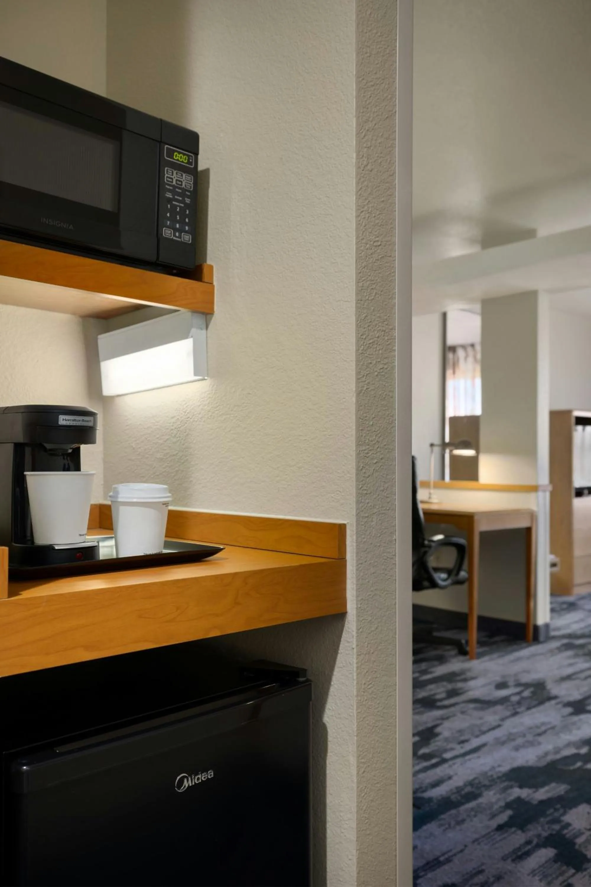 Kitchen or kitchenette in Fairfield Inn & Suites by Marriott Springdale