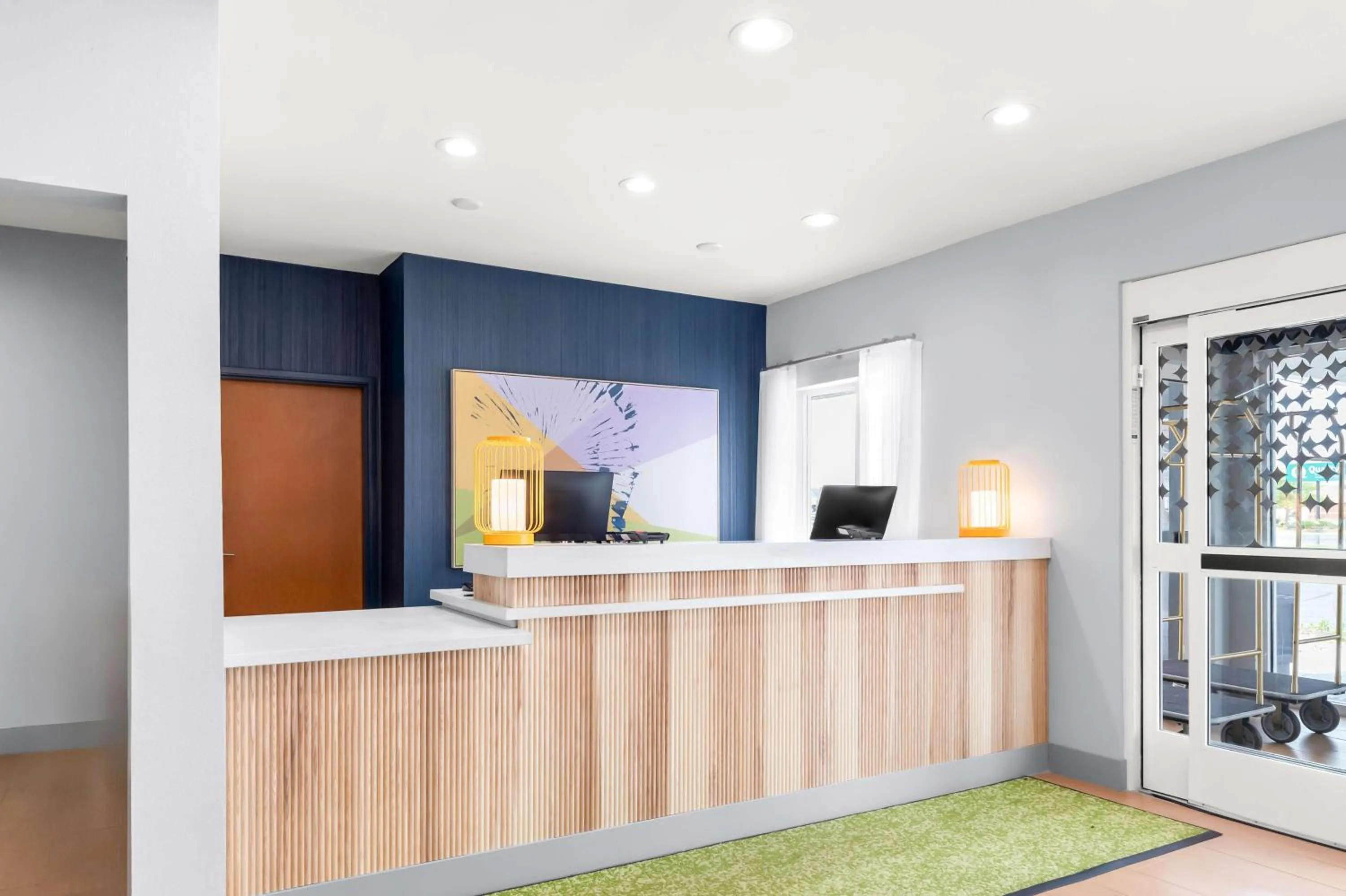 Lobby or reception in Spark by Hilton Springfield Southwest