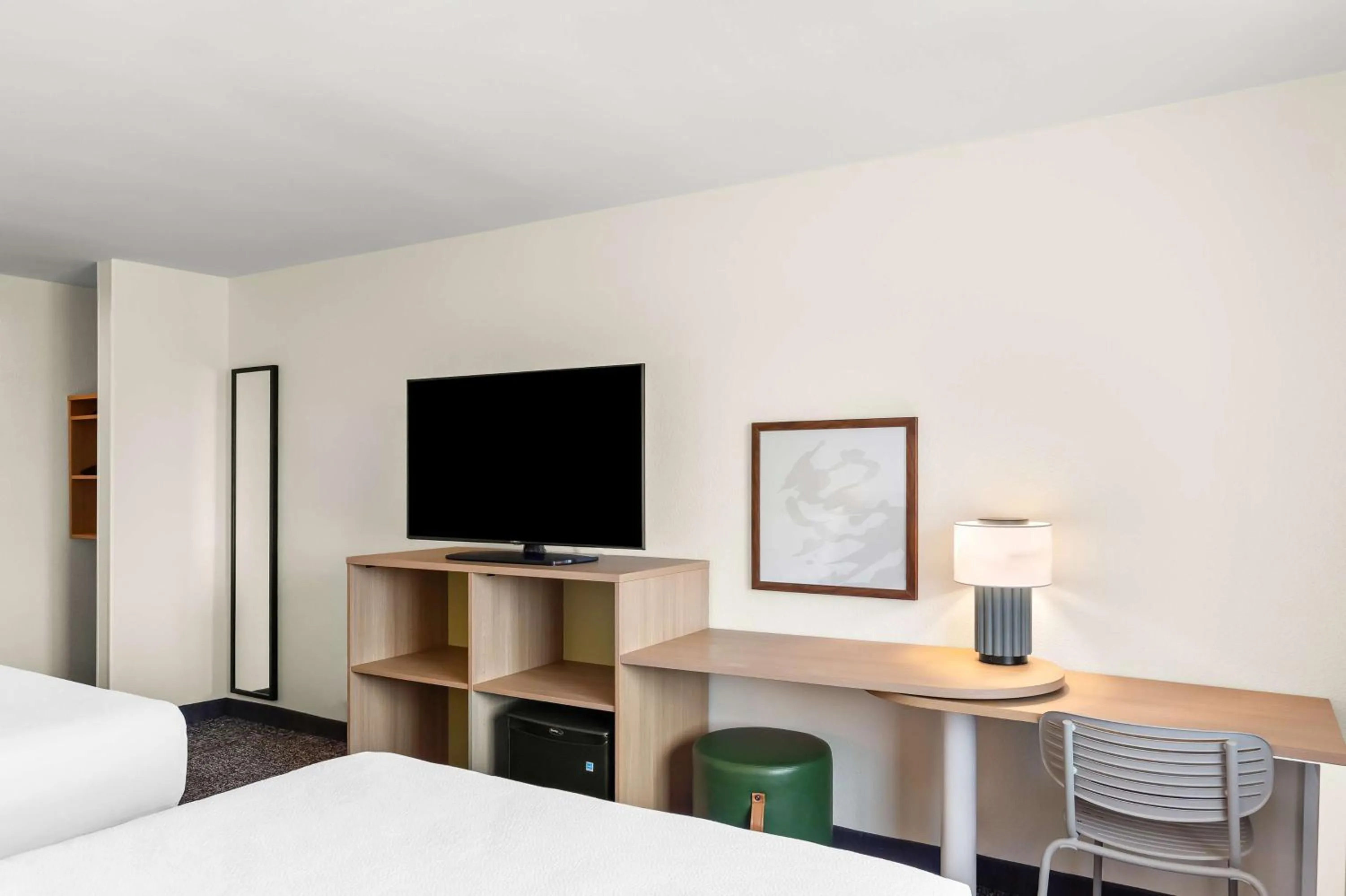 Bedroom, Bed in Spark by Hilton Springfield Southwest
