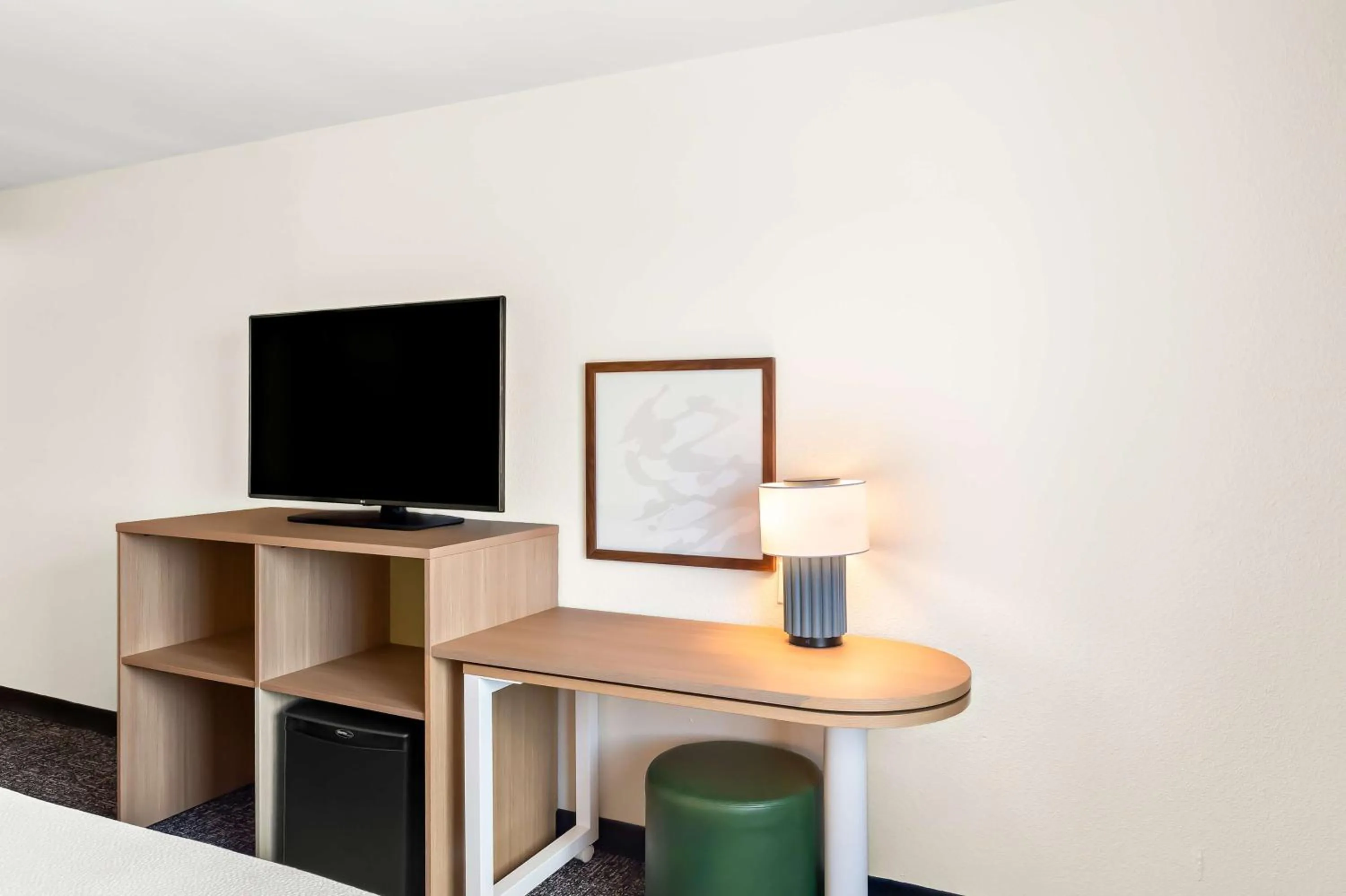 Photo of the whole room in Spark by Hilton Springfield Southwest