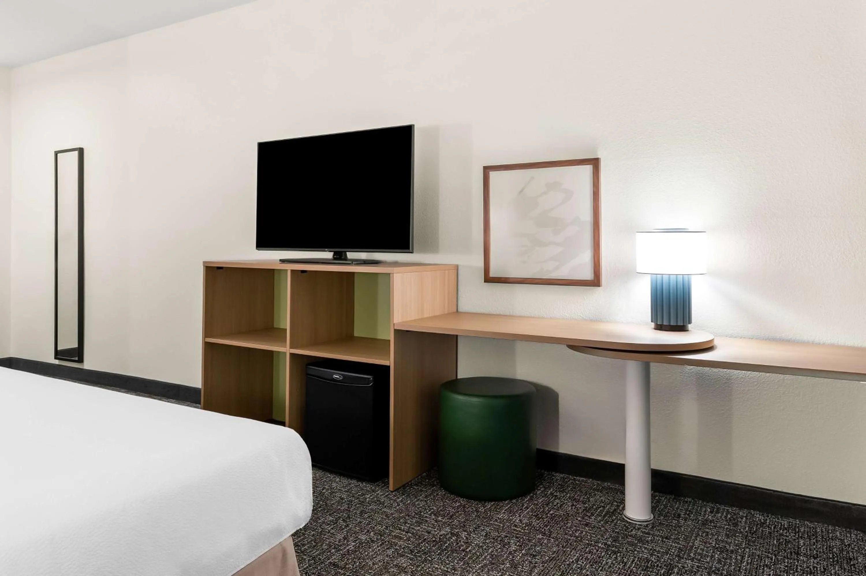 Photo of the whole room, Bed in Spark by Hilton Springfield Southwest