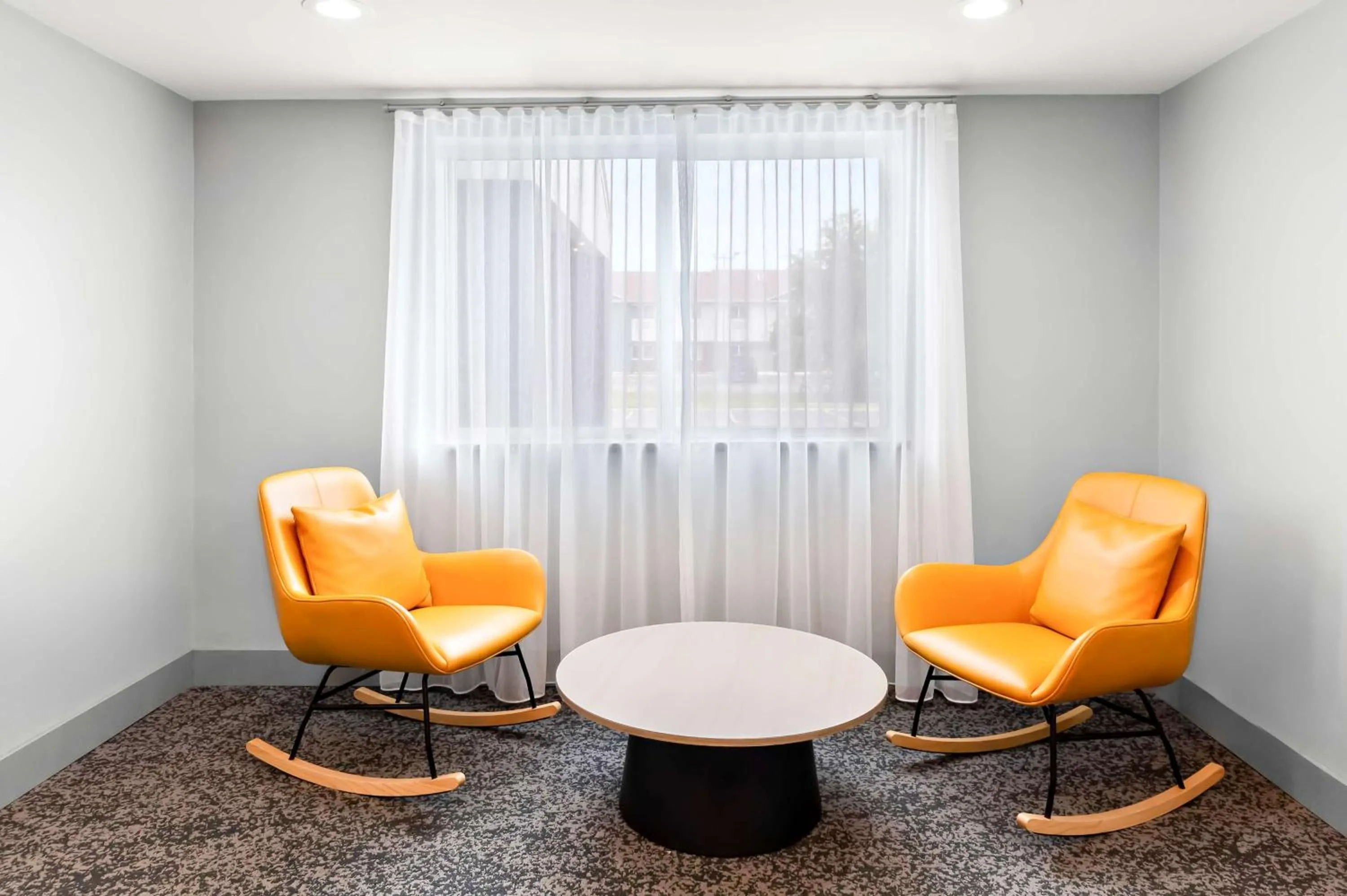 Lobby or reception in Spark by Hilton Springfield Southwest