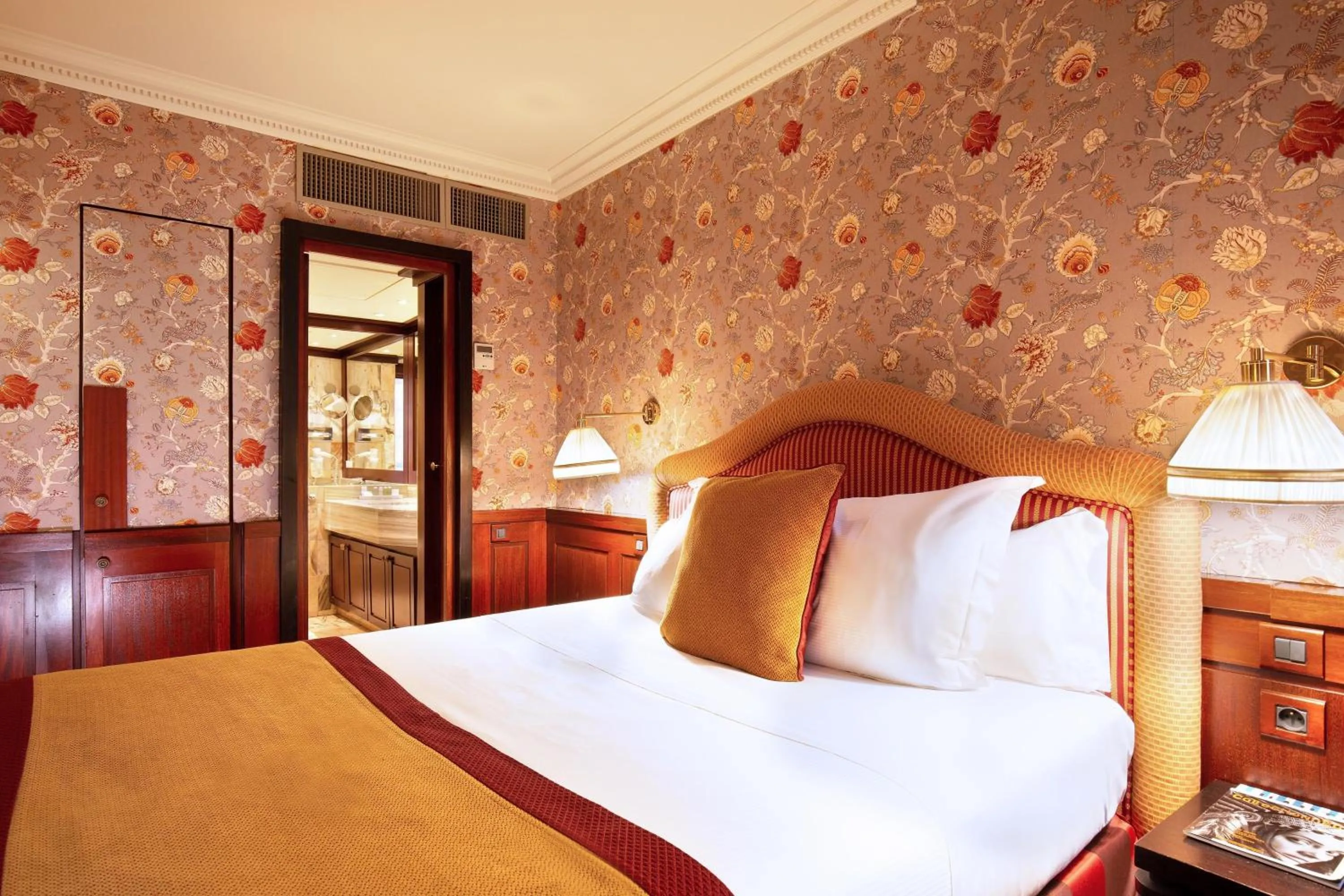 Bedroom, Bed in Grand Hotel de l'Opera - BW Premier Collection