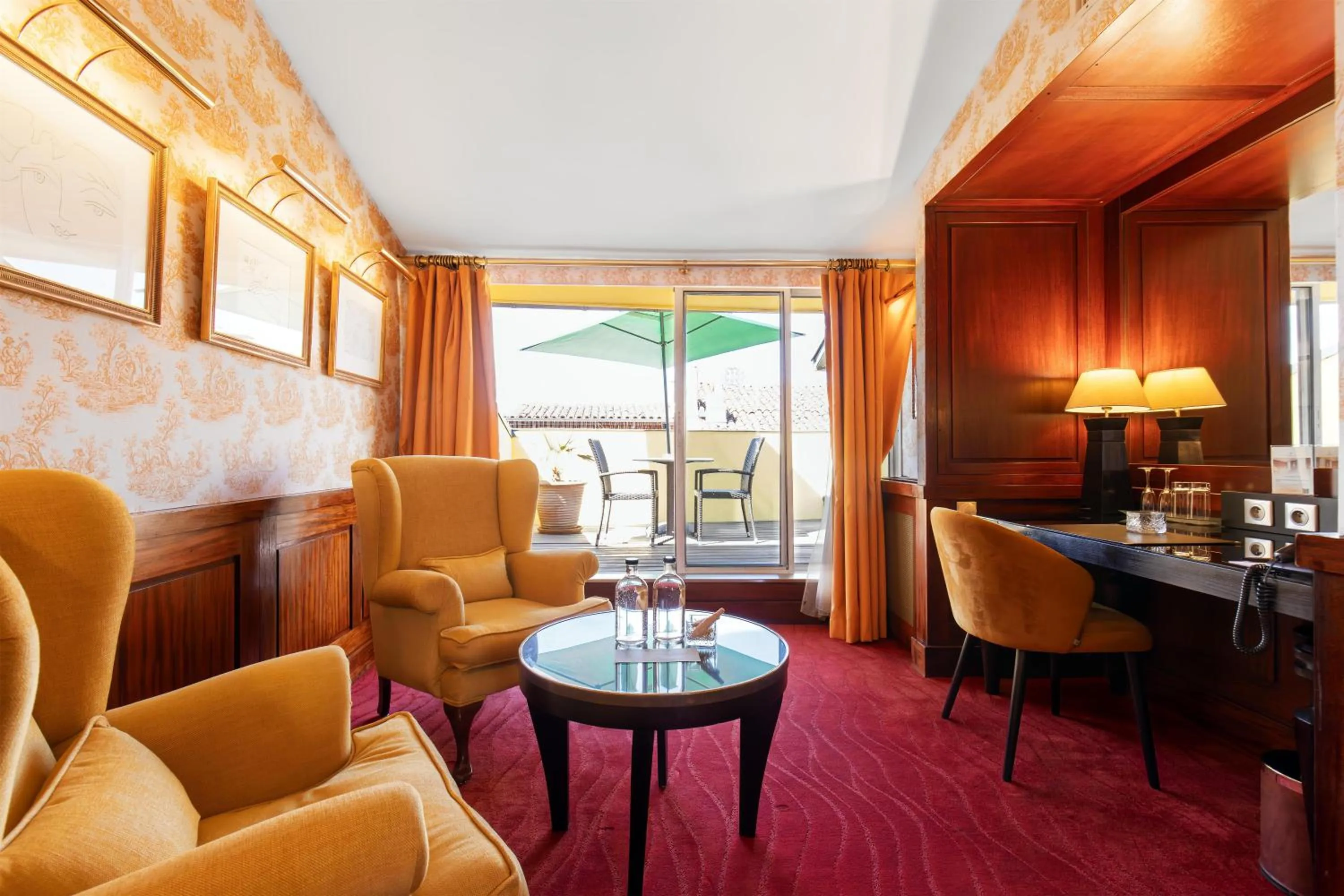 Photo of the whole room in Grand Hotel de l'Opera - BW Premier Collection