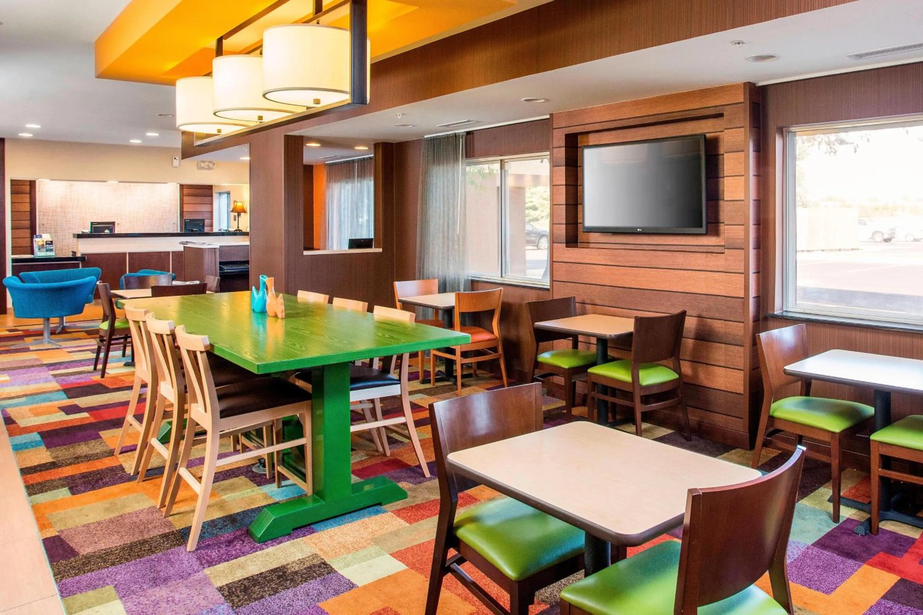 Restaurant/places to eat in Fairfield Inn & Suites Peru