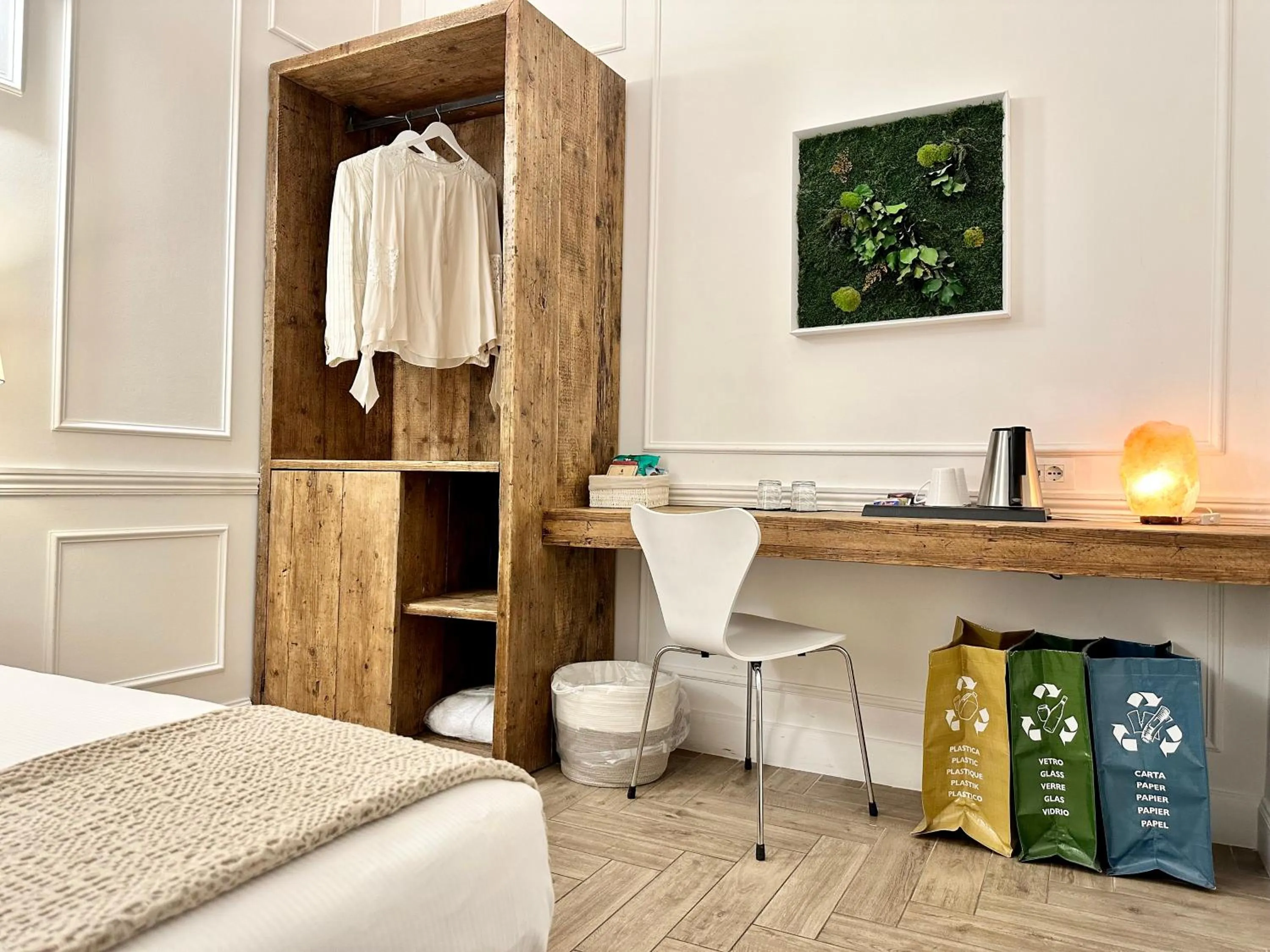 hair dresser, Bed in Eco Urban B&B