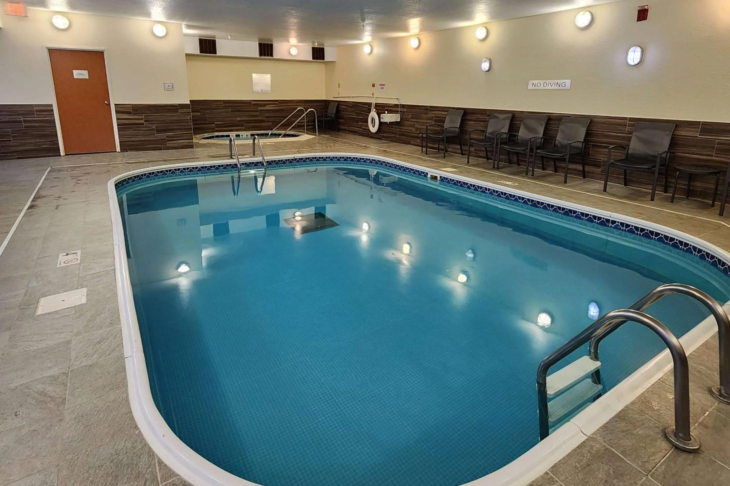 Swimming pool in Fairfield Inn & Suites St. Cloud