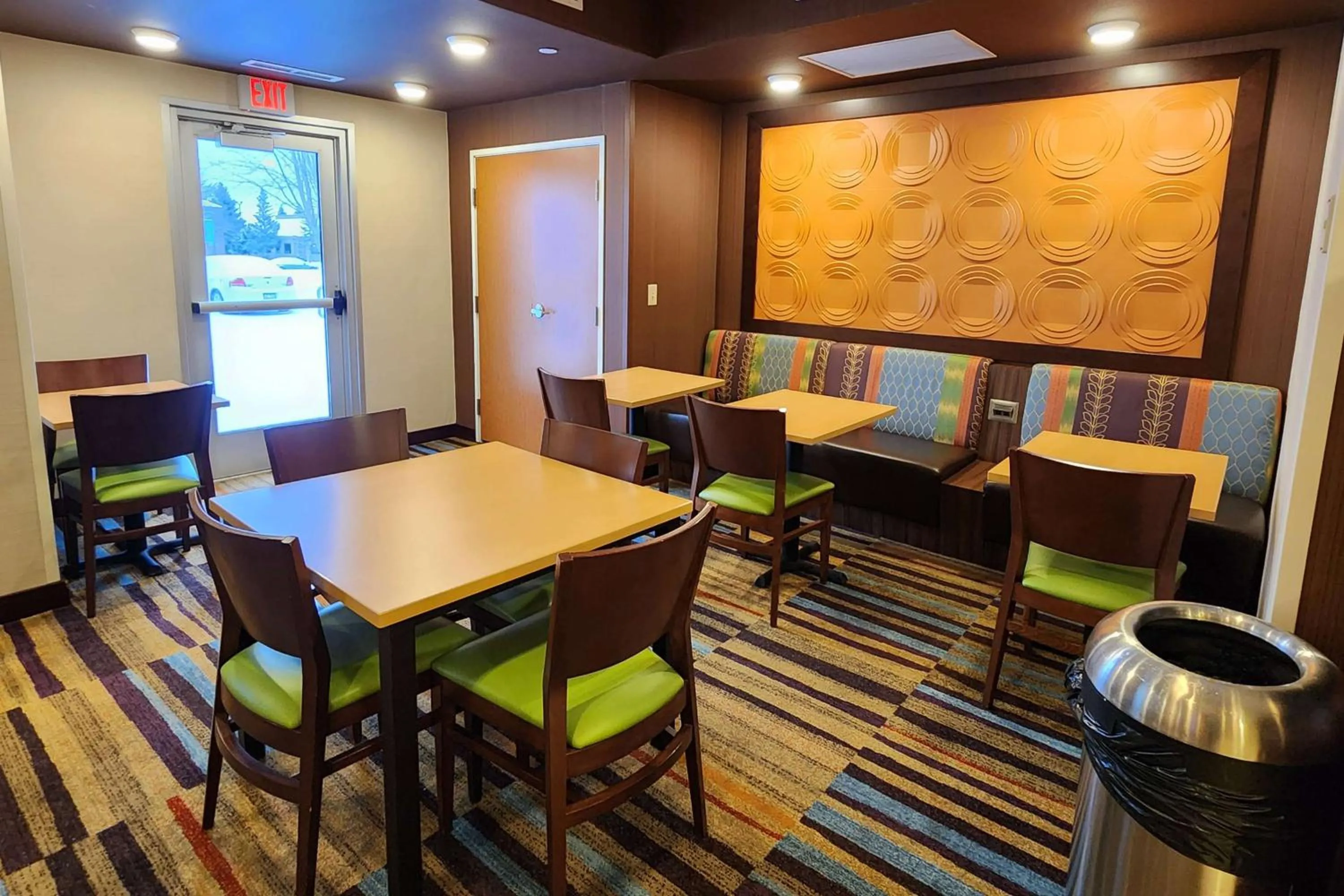 Breakfast in Fairfield Inn & Suites St. Cloud