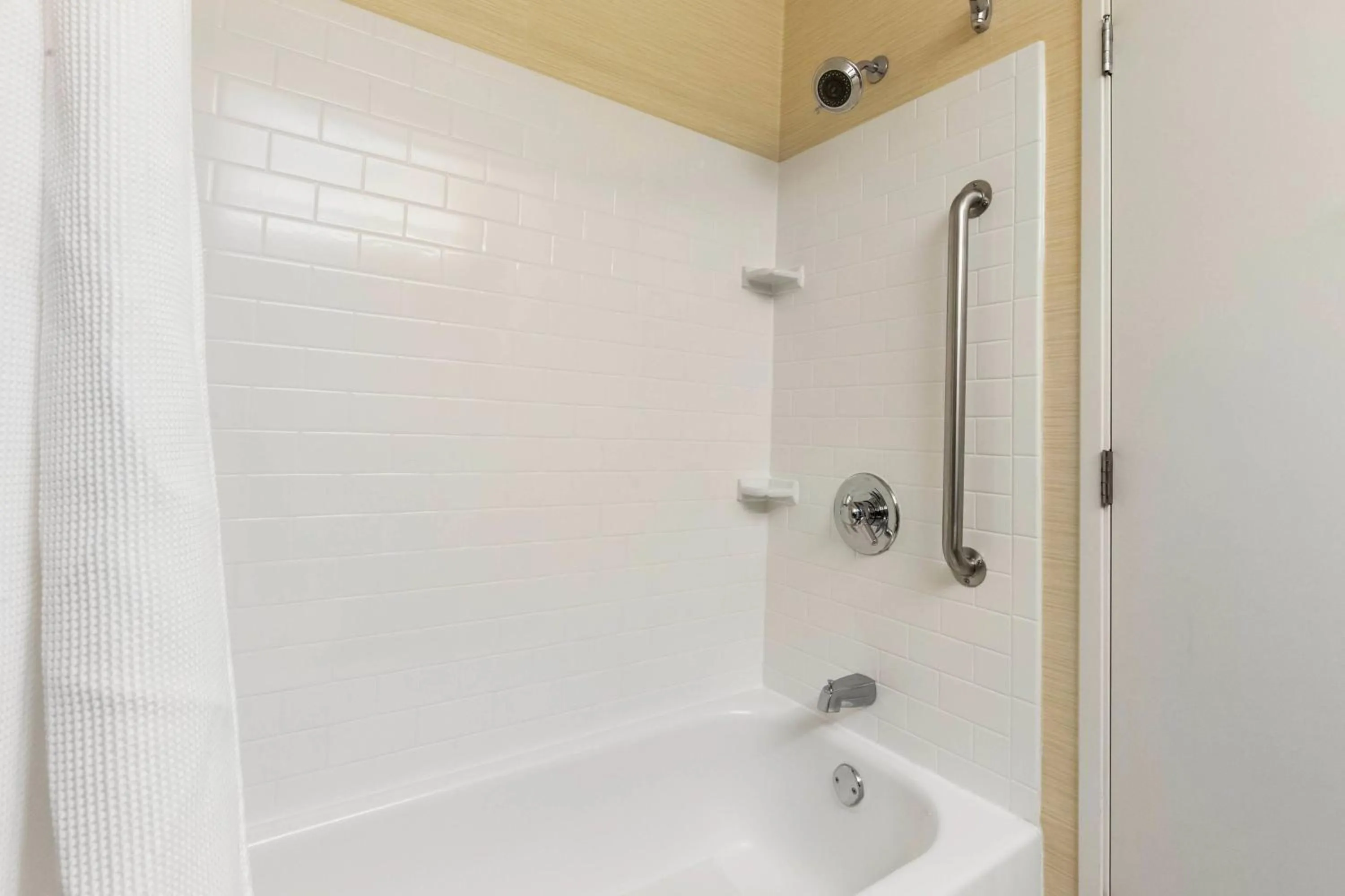 Bathroom in Fairfield Inn & Suites St. Cloud