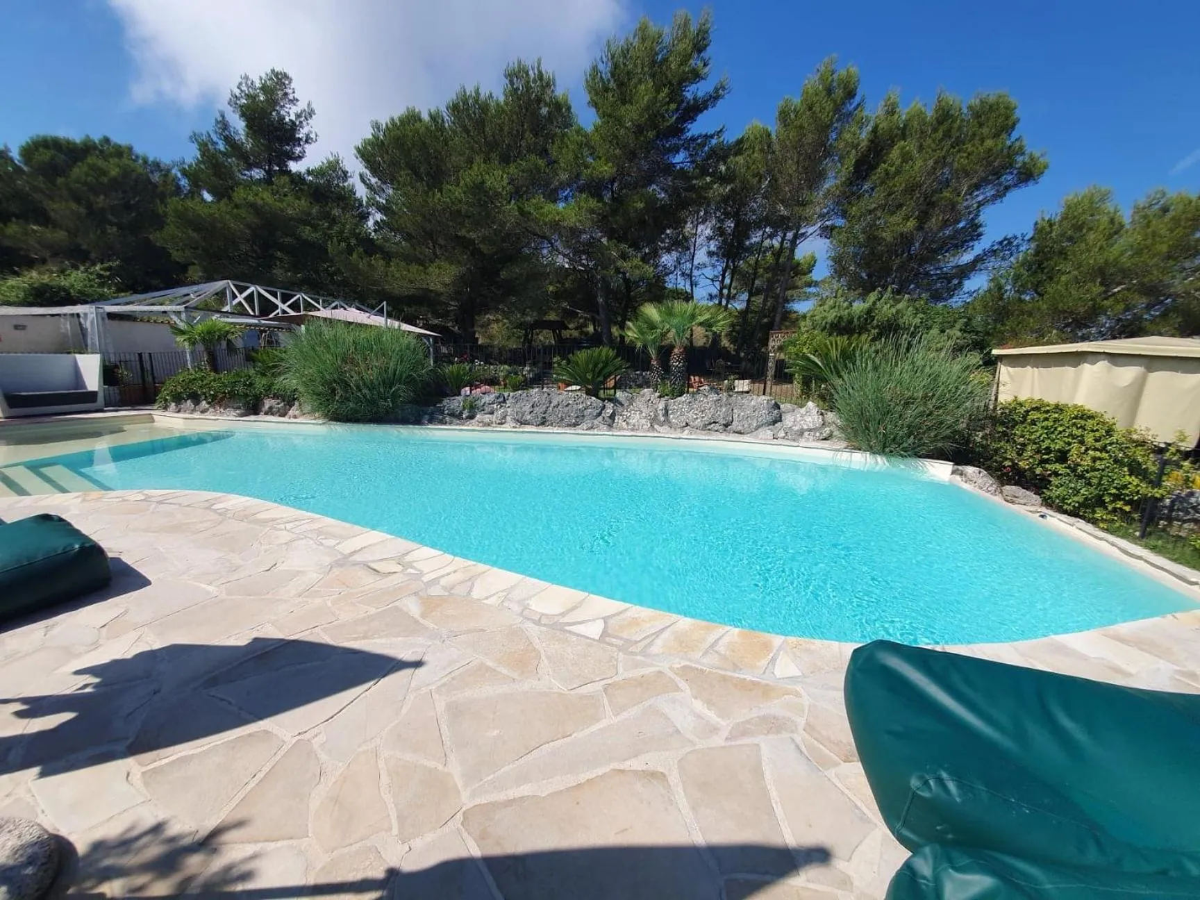 Pool view in Hôtel Eze Hermitage