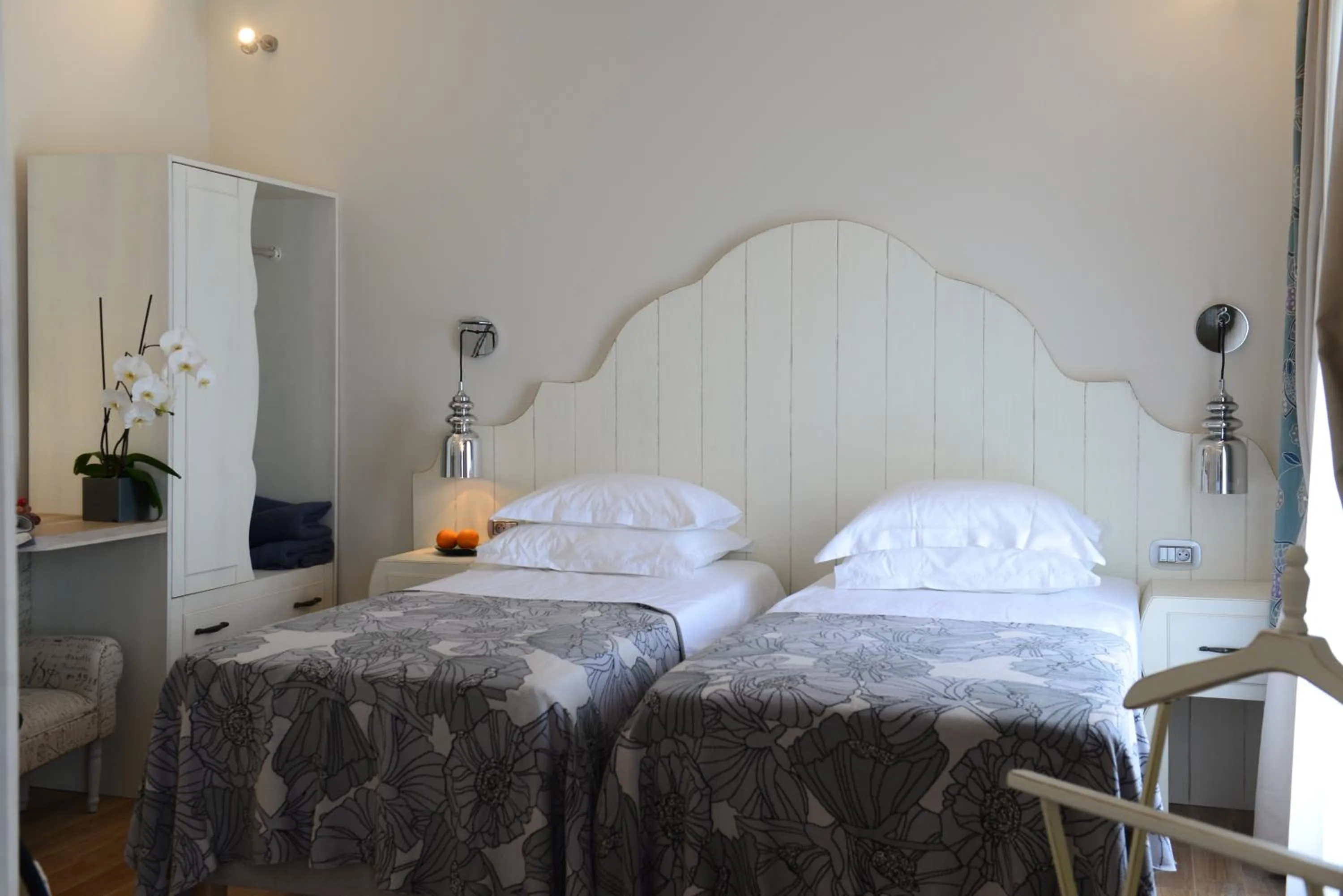 Bedroom, Bed in Hôtel Eze Hermitage