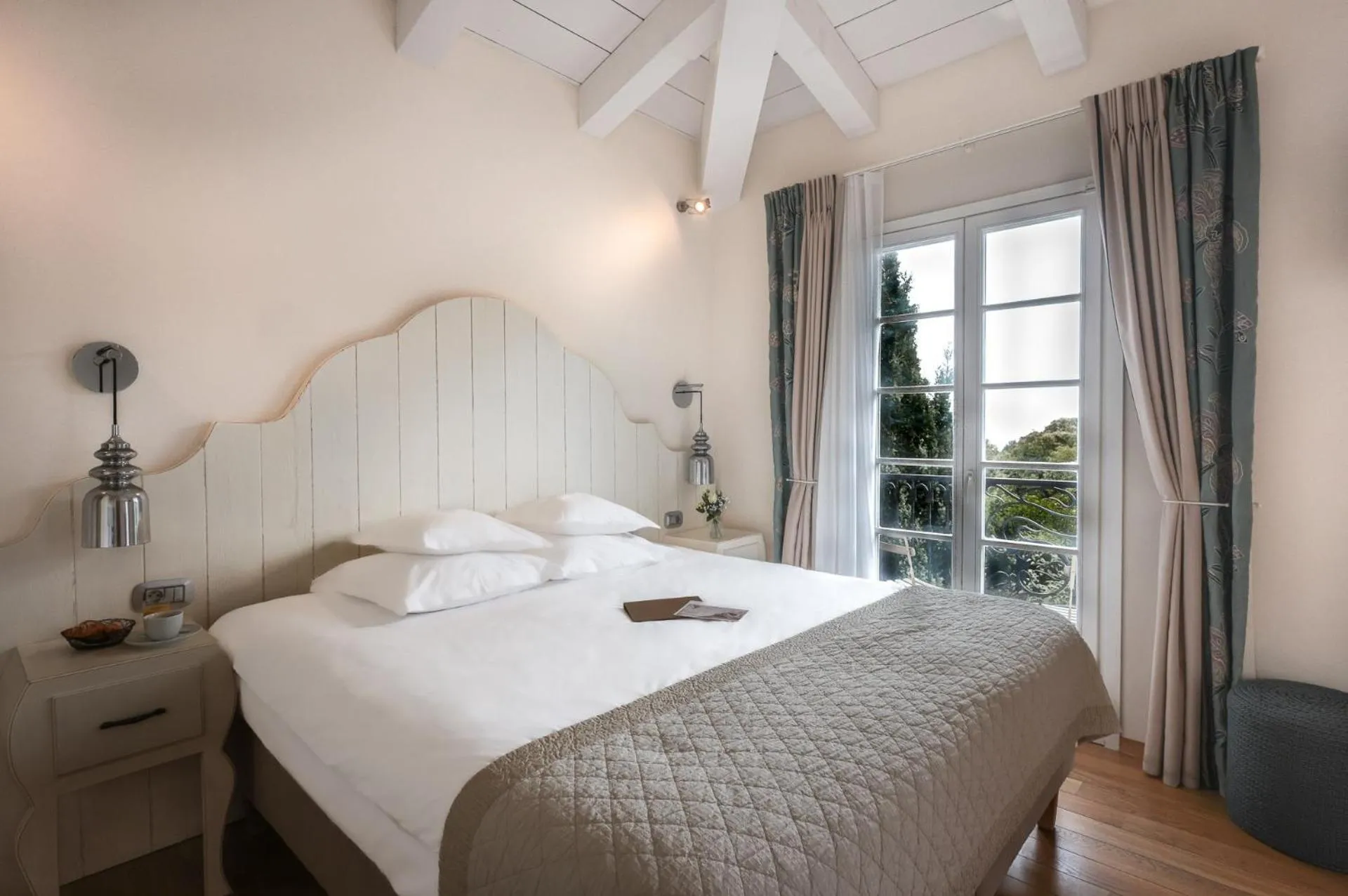 Bedroom, Bed in Hôtel Eze Hermitage