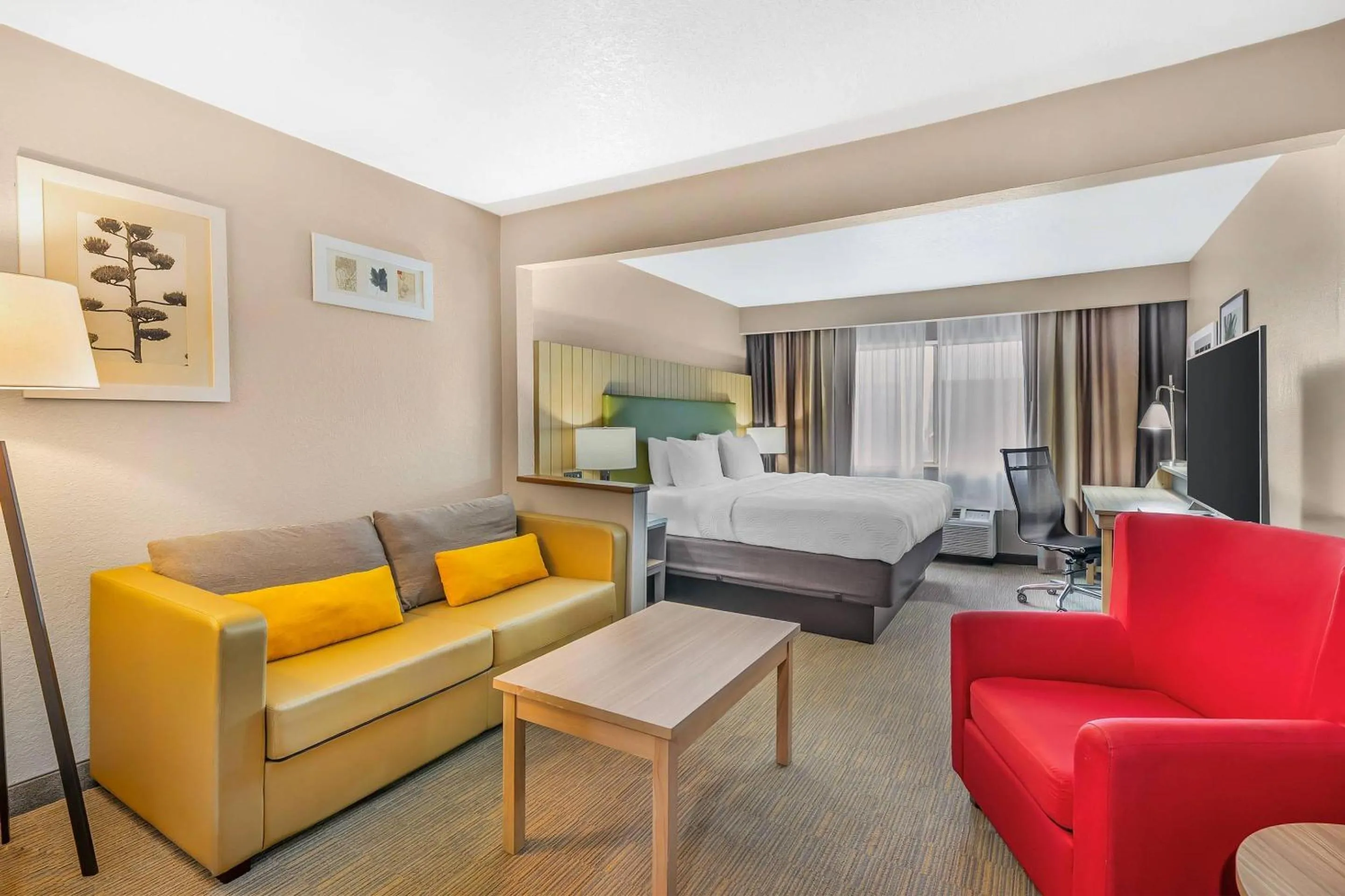 Bedroom, Bed in Country Inn & Suites by Radisson, Fairview Heights, IL