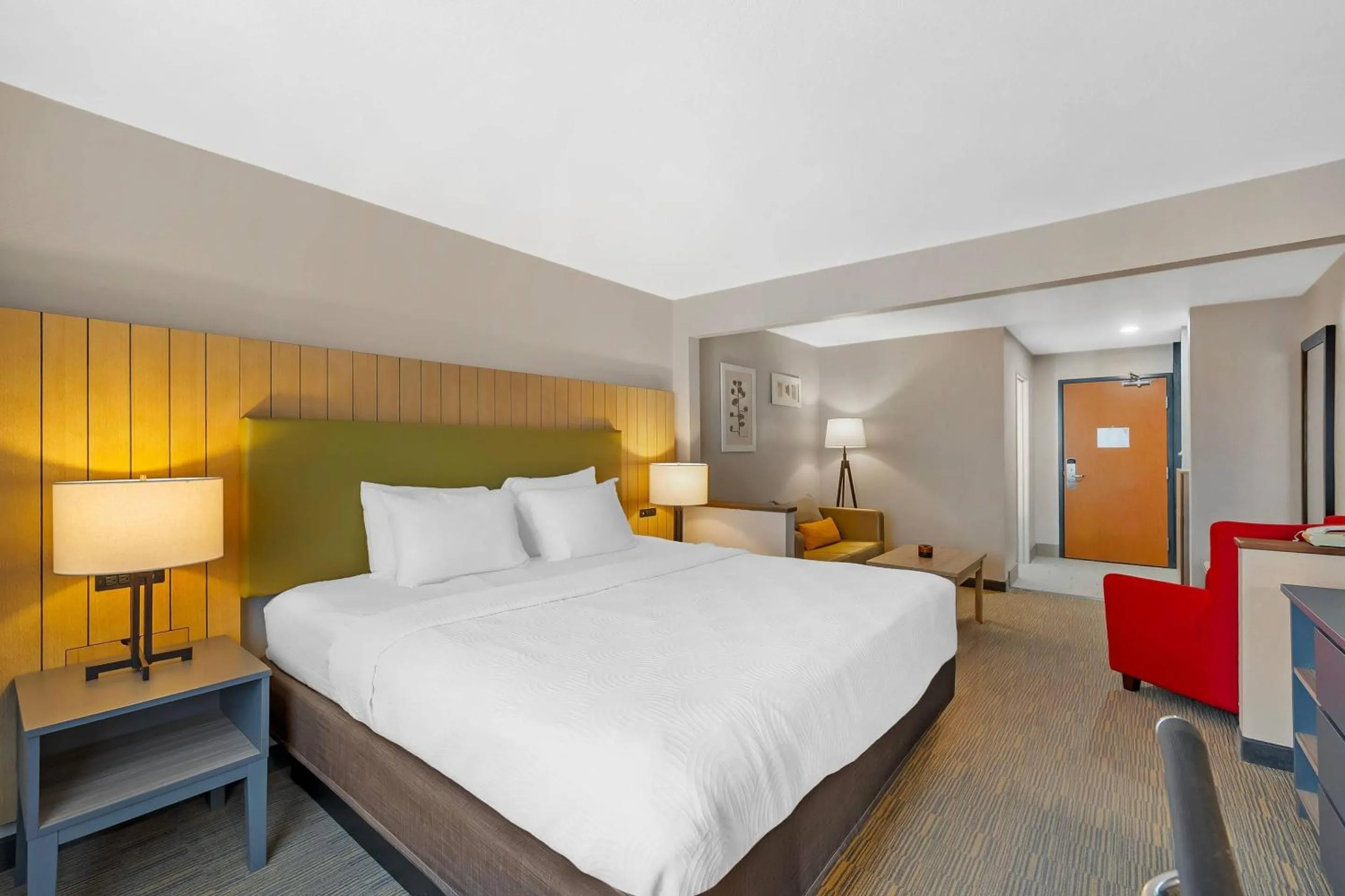 Bedroom, Bed in Country Inn & Suites by Radisson, Fairview Heights, IL