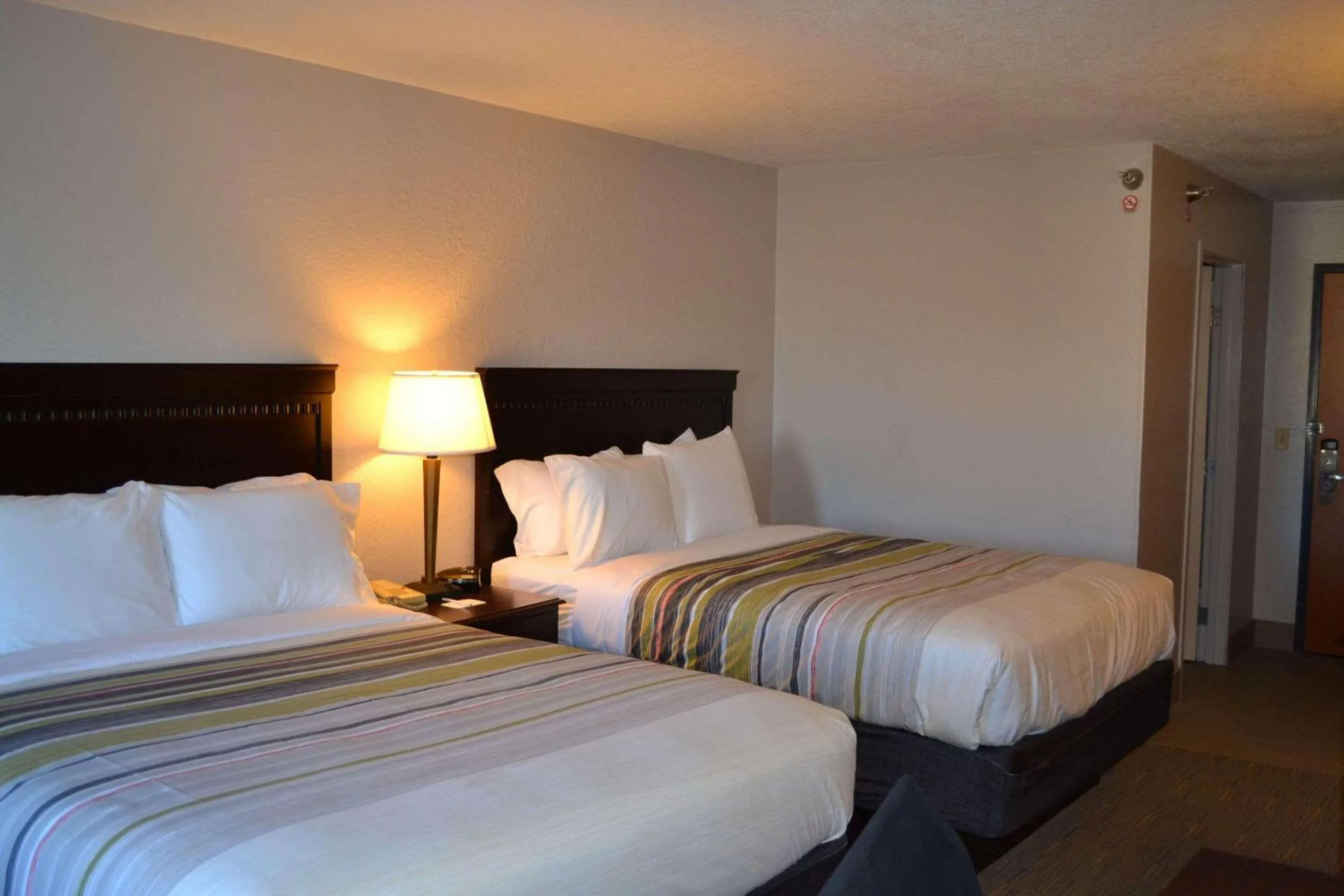 Bedroom, Bed in Country Inn & Suites by Radisson, Fairview Heights, IL