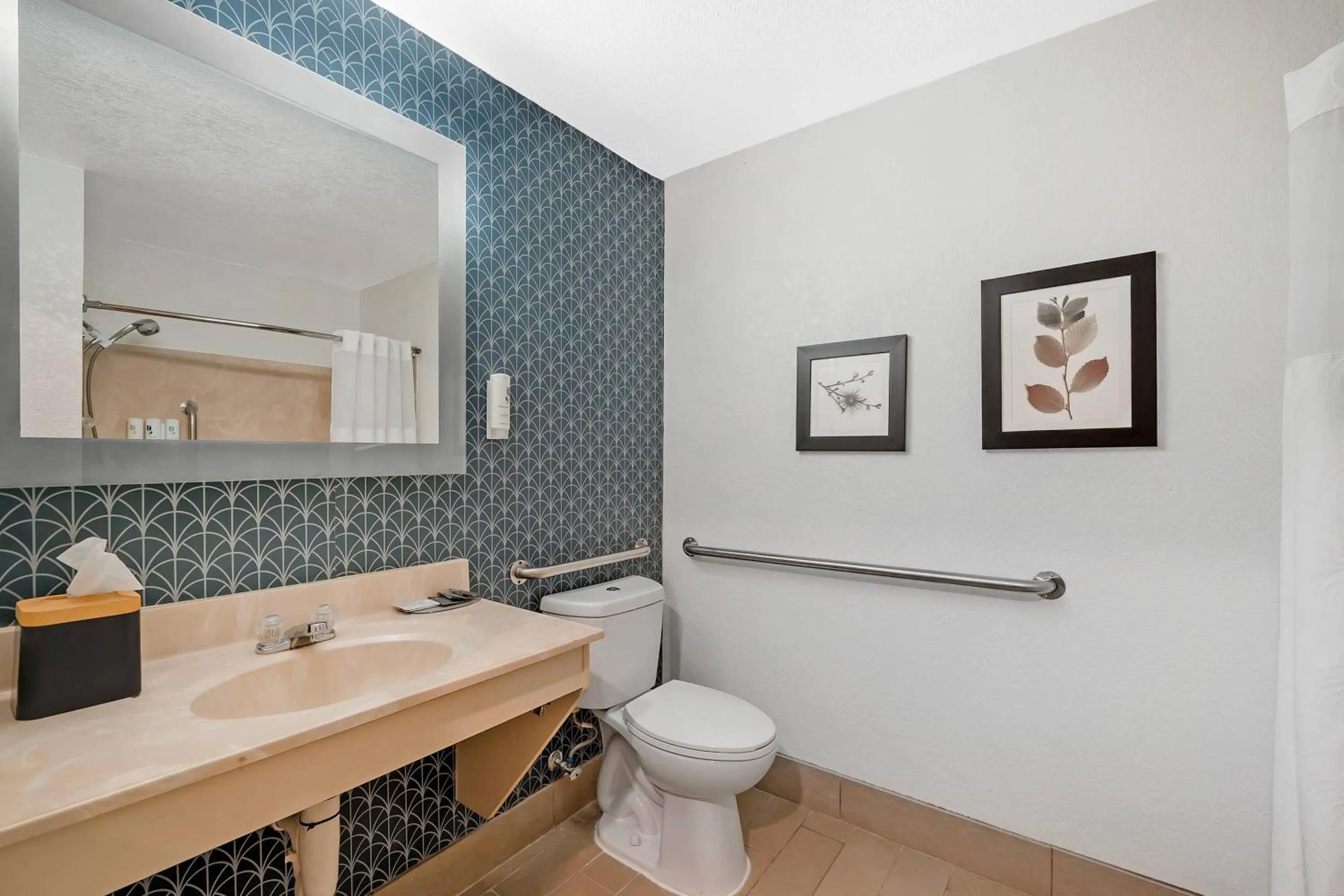 Bedroom in Country Inn & Suites by Radisson, Fairview Heights, IL