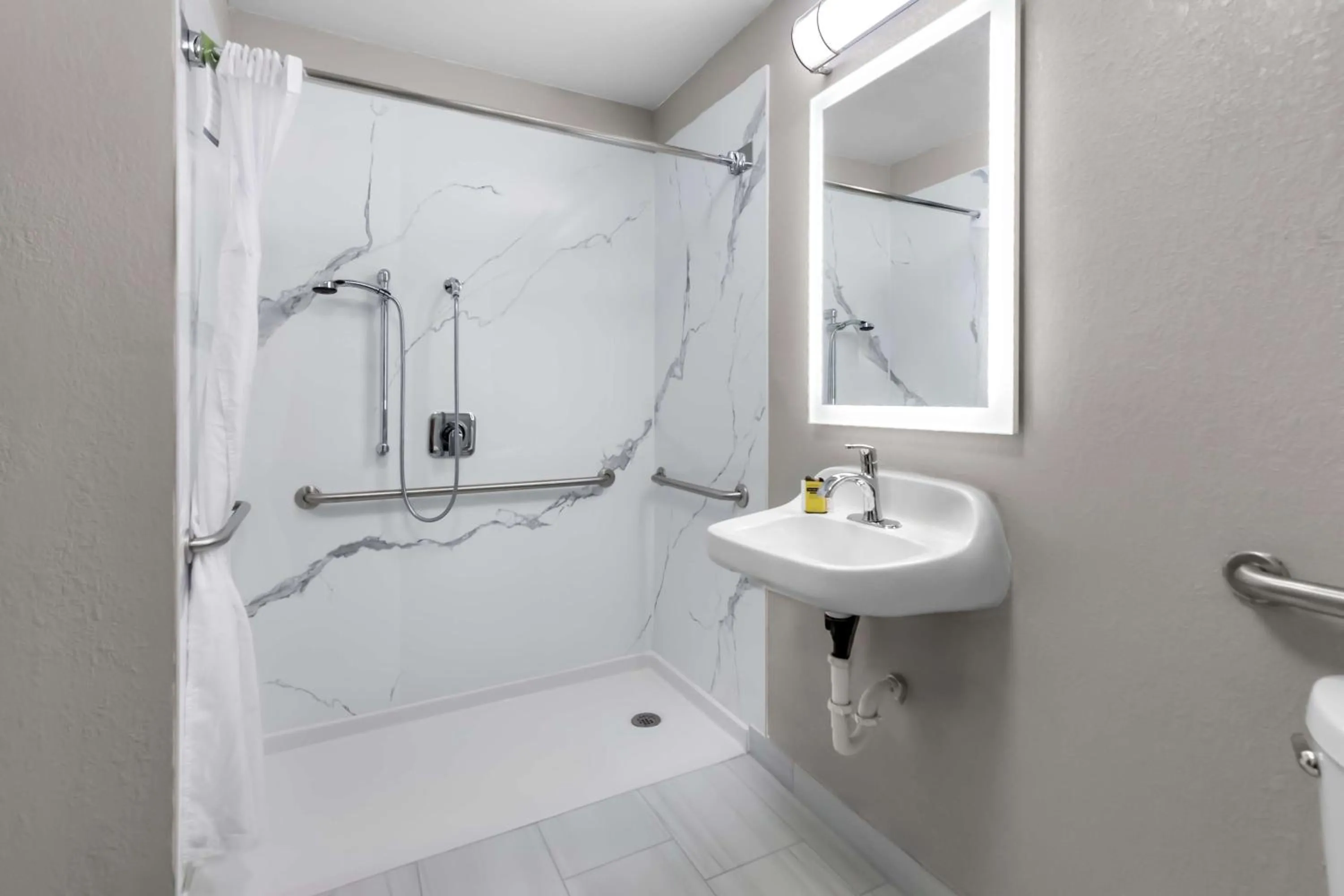 Bathroom in Best Western Plus Fenton