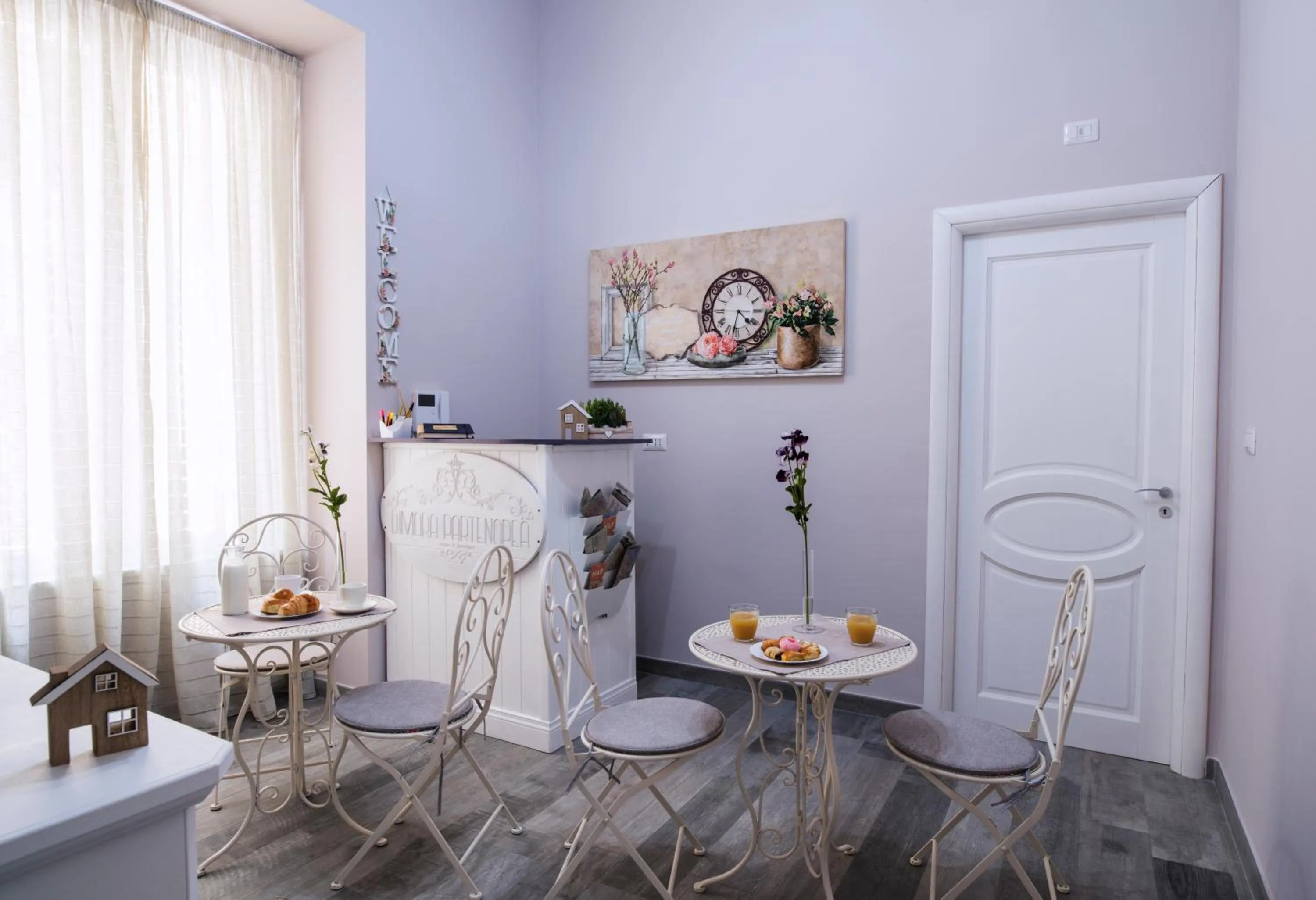 Communal lounge/ TV room in Dimora Partenopea