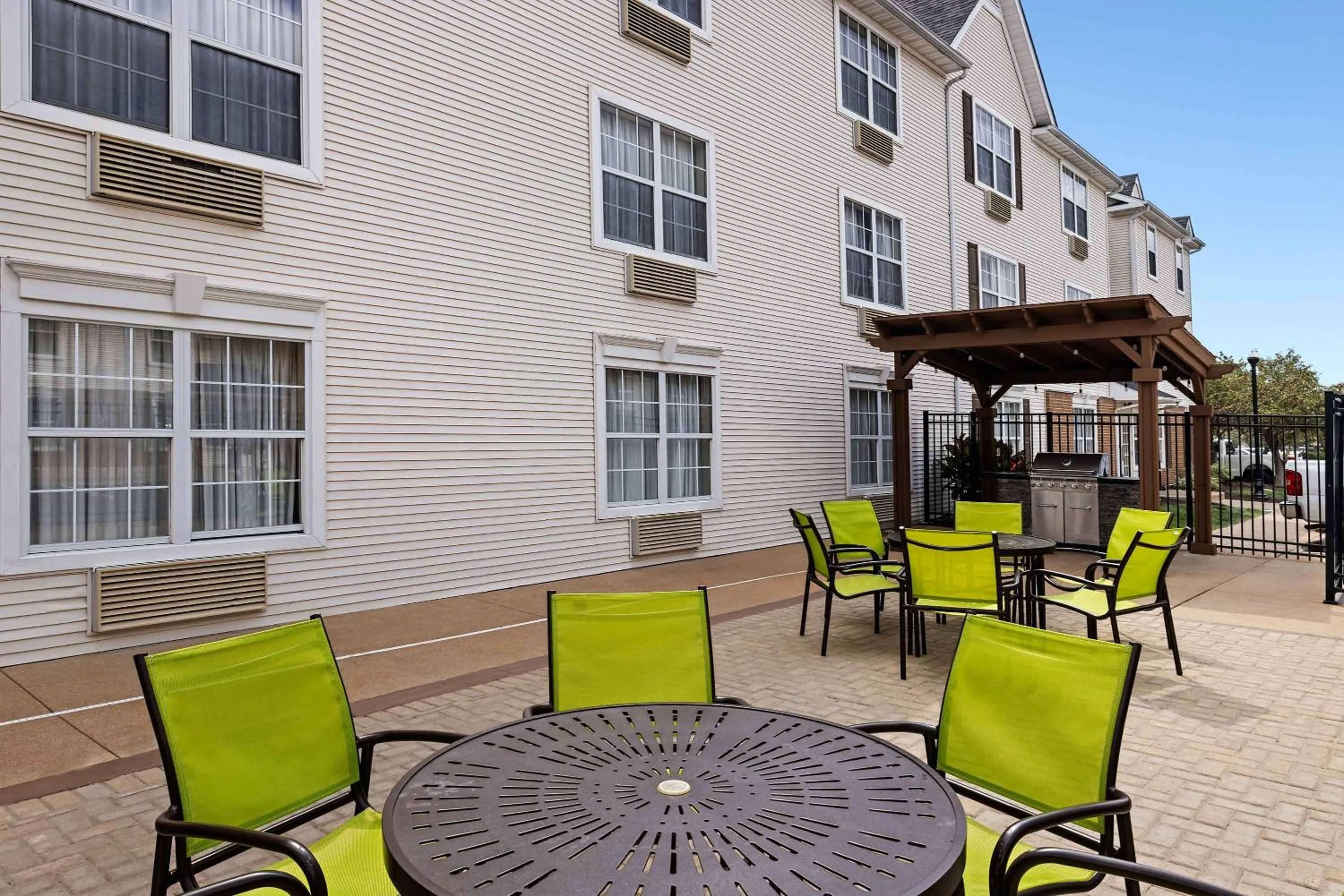 Property building in Extended Stay America Suites - St Louis - Fenton