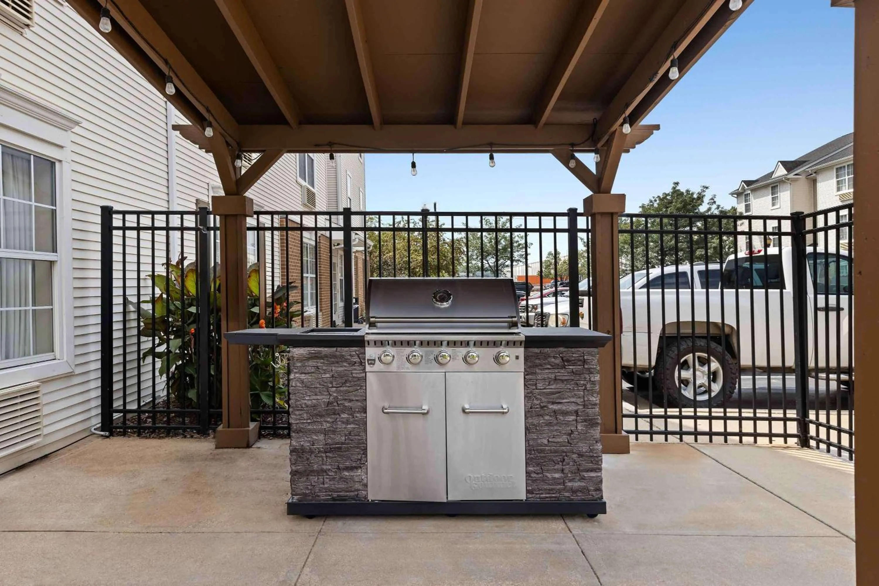 Property building in Extended Stay America Suites - St Louis - Fenton