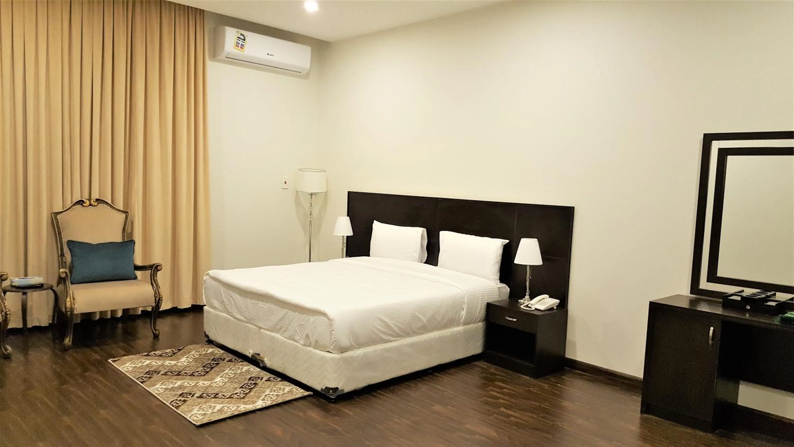 Bed in Towlan Al Rawdah