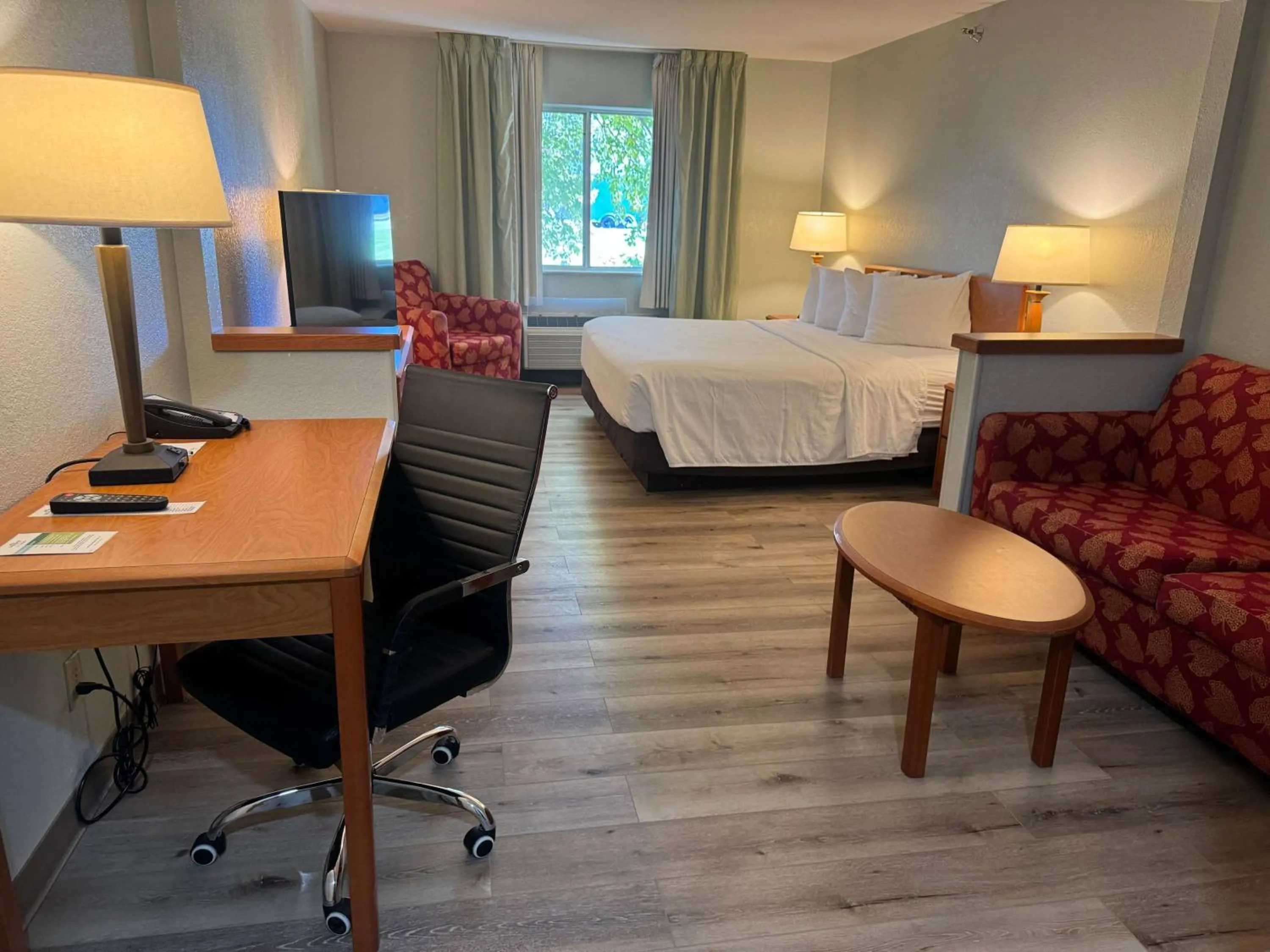 Photo of the whole room, Bed in Wingate by Wyndham Sioux City