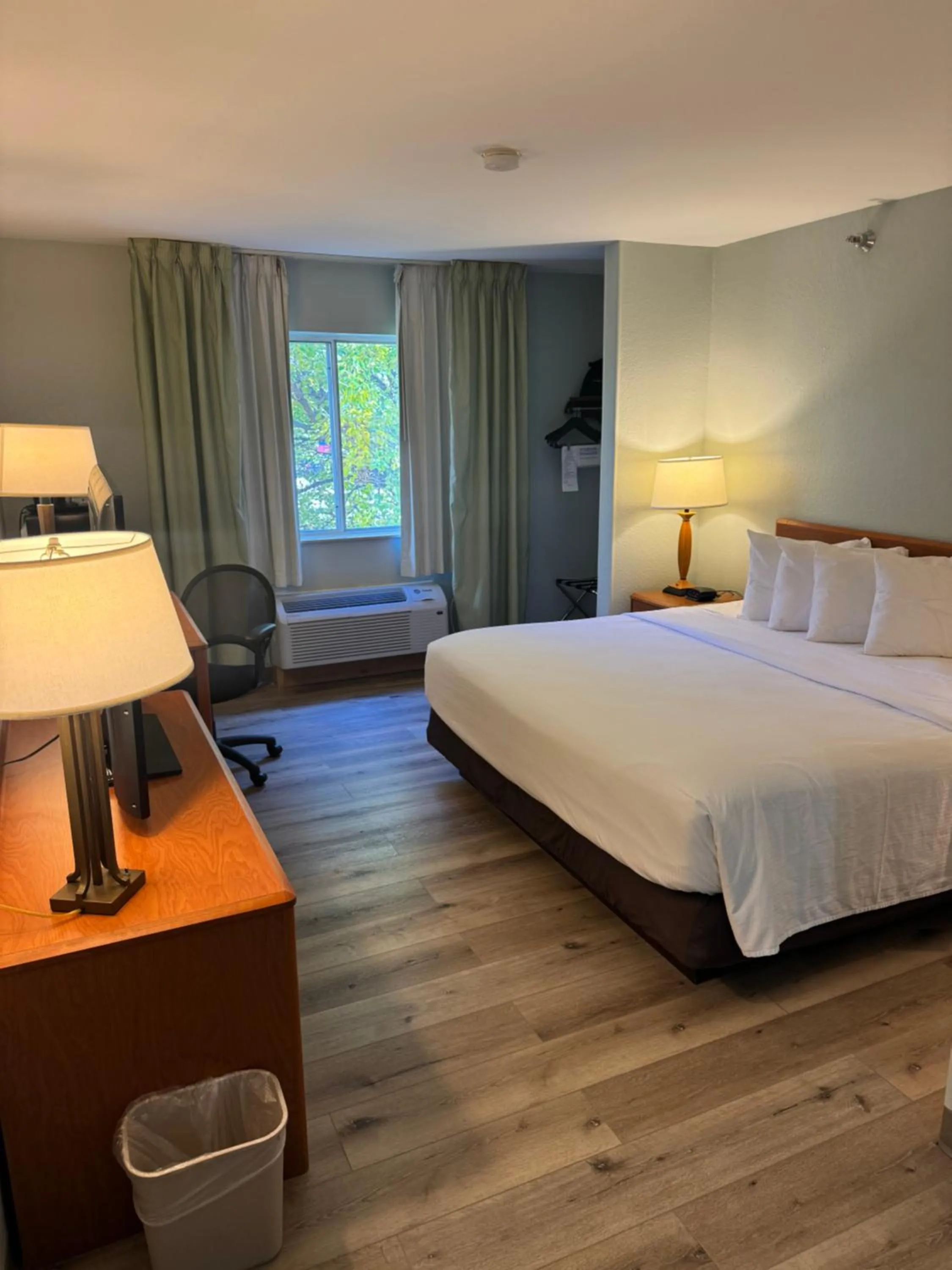 Bed in Wingate by Wyndham Sioux City