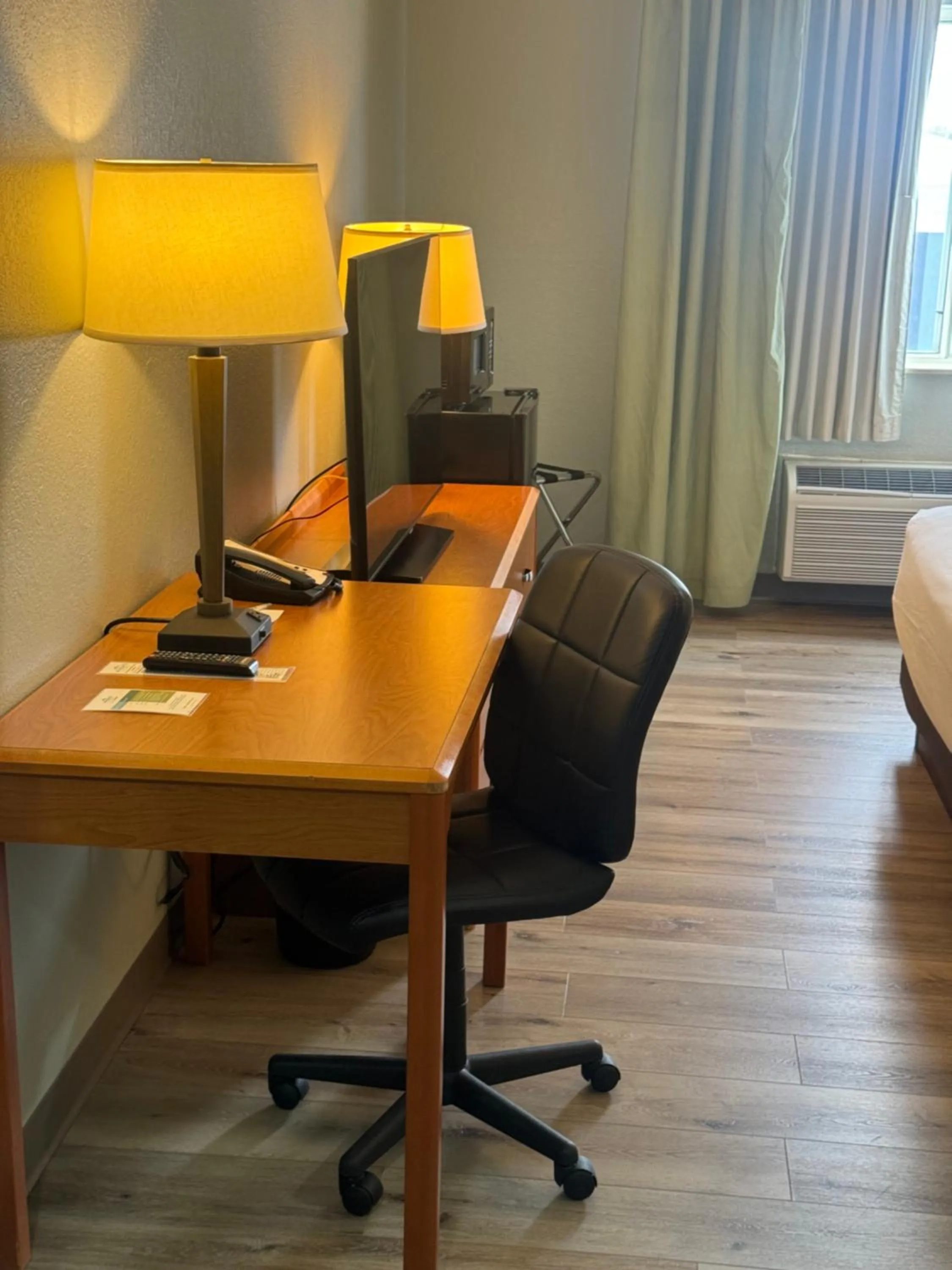 TV and multimedia, Bed in Wingate by Wyndham Sioux City