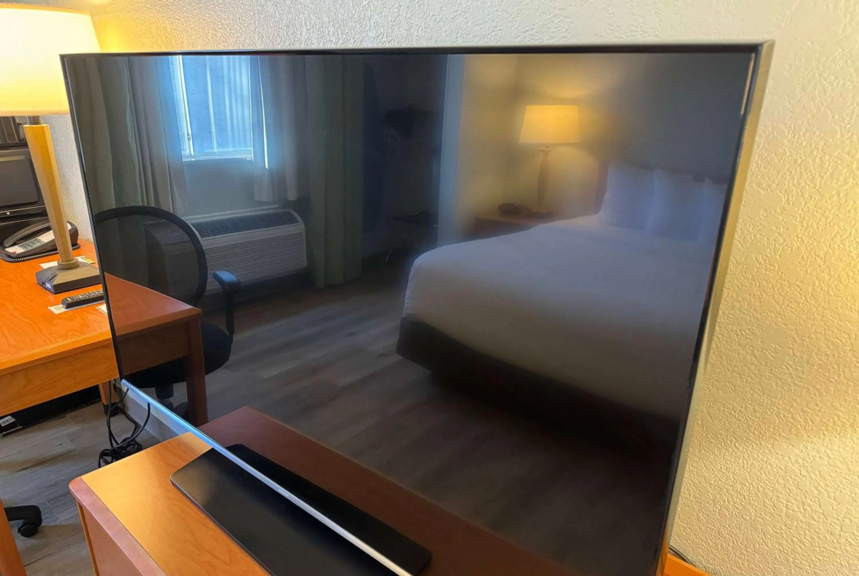 Photo of the whole room, Bed in Wingate by Wyndham Sioux City