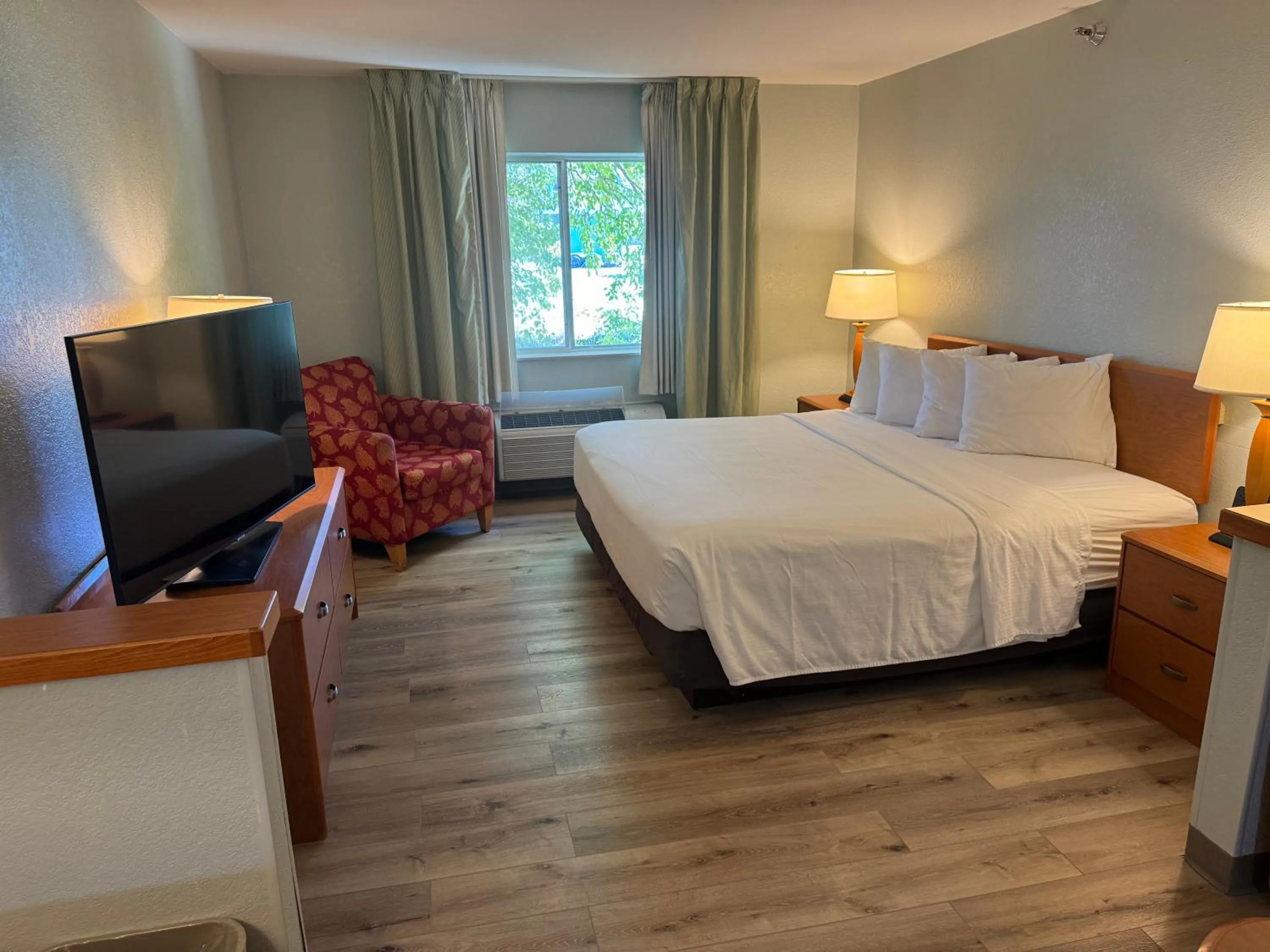 Bed in Wingate by Wyndham Sioux City