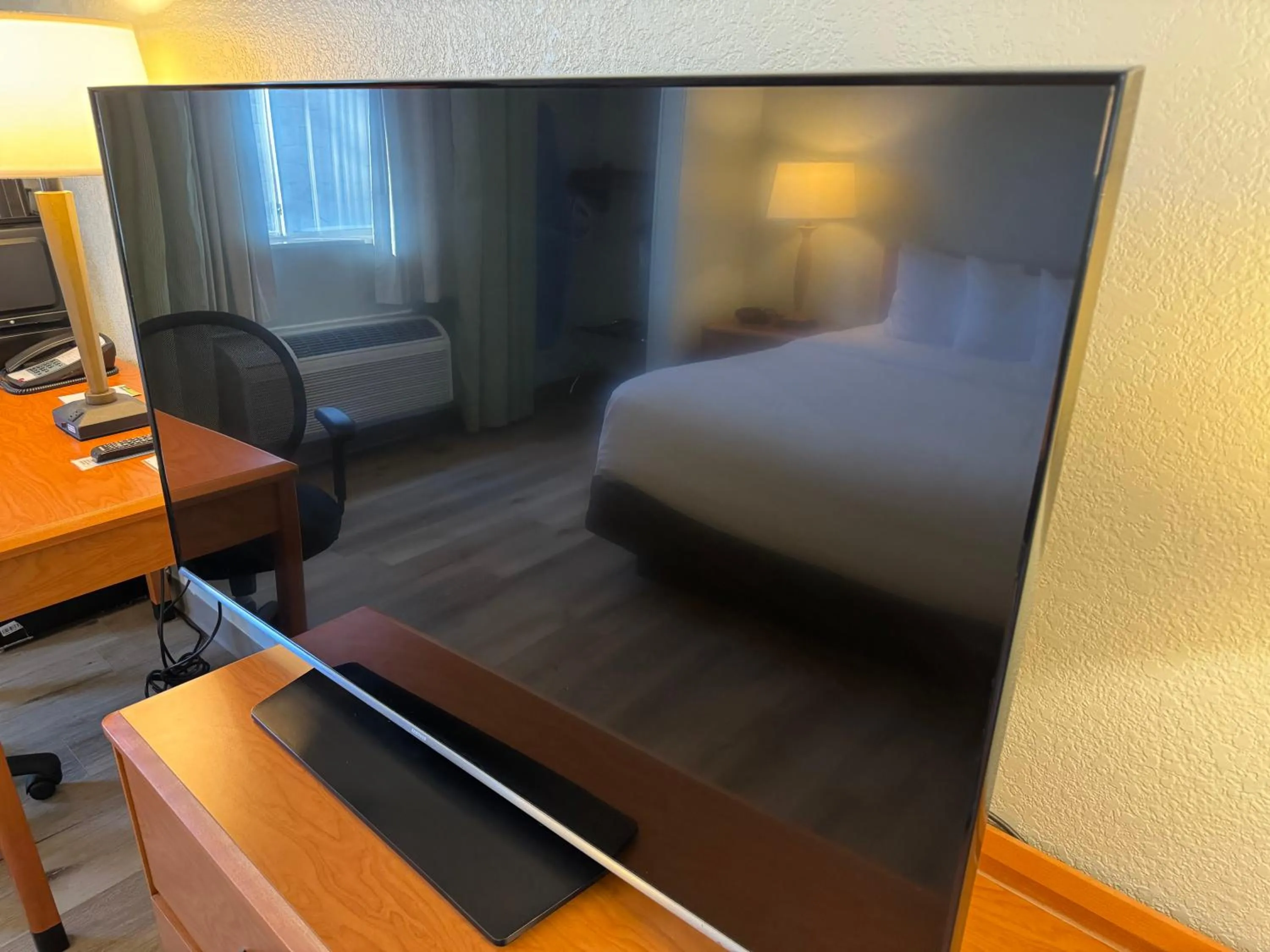 TV and multimedia, Bed in Wingate by Wyndham Sioux City