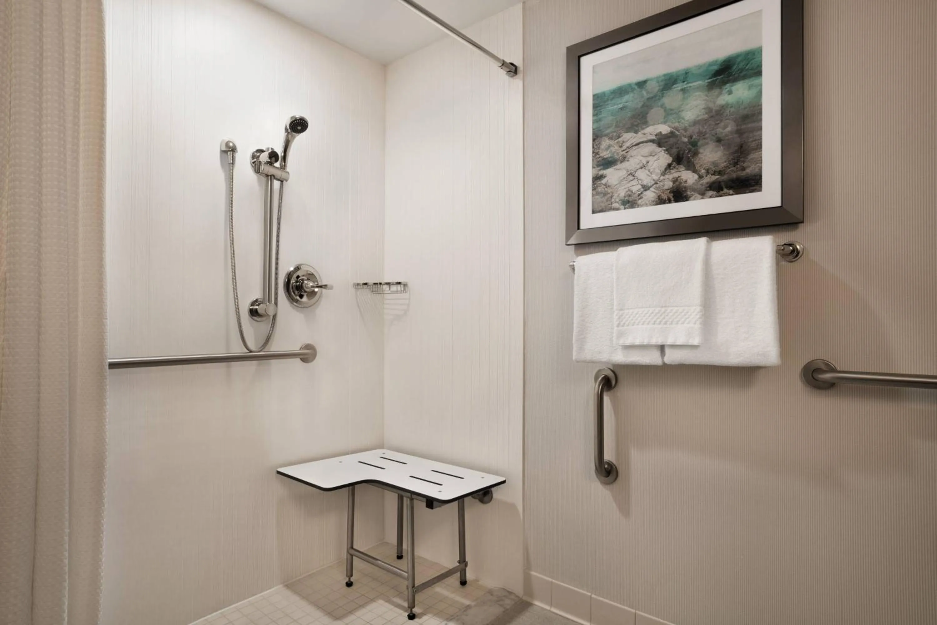 Bathroom in Courtyard by Marriott Middletown Goshen