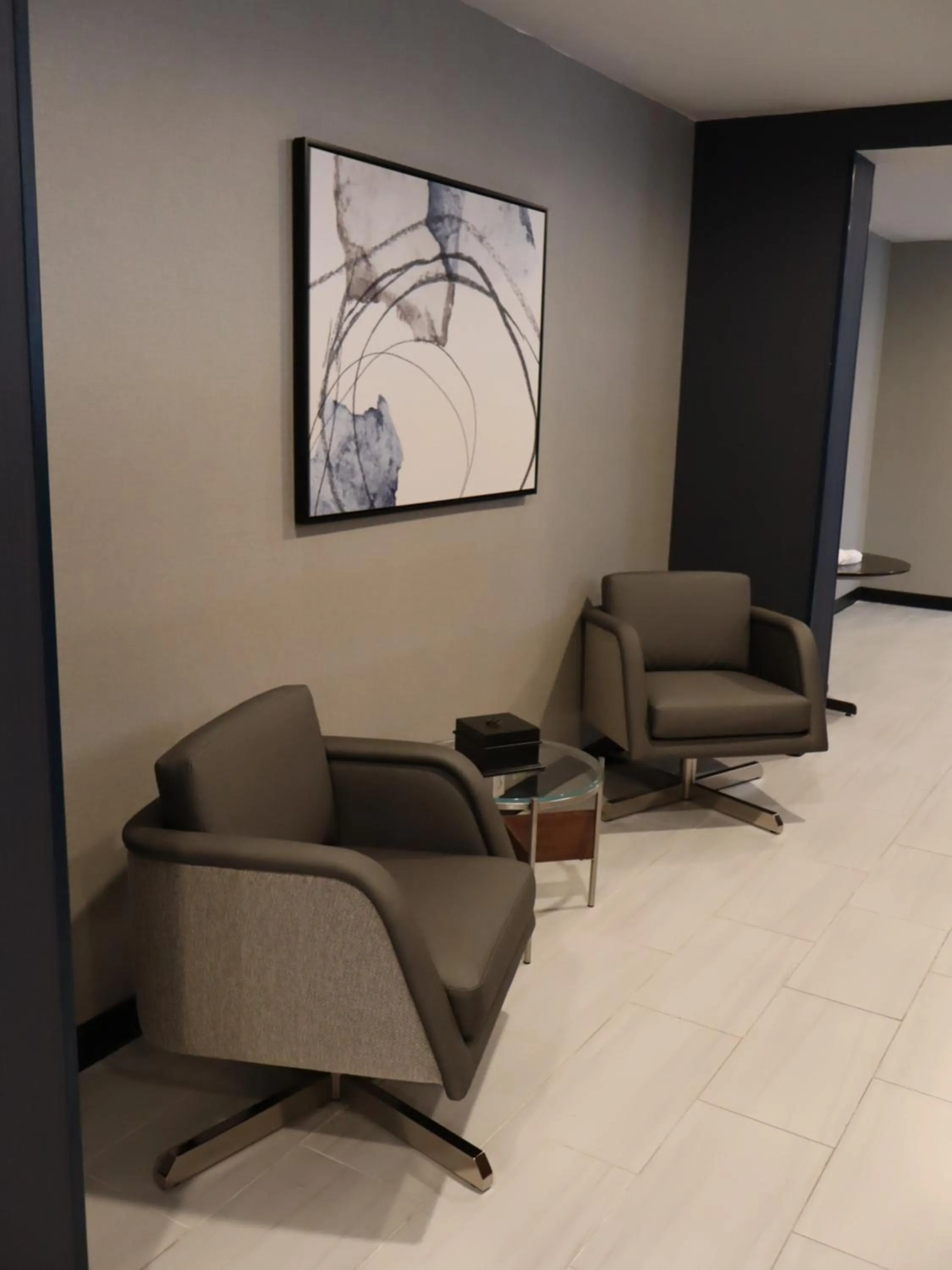 Seating area in Courtyard Tuscaloosa