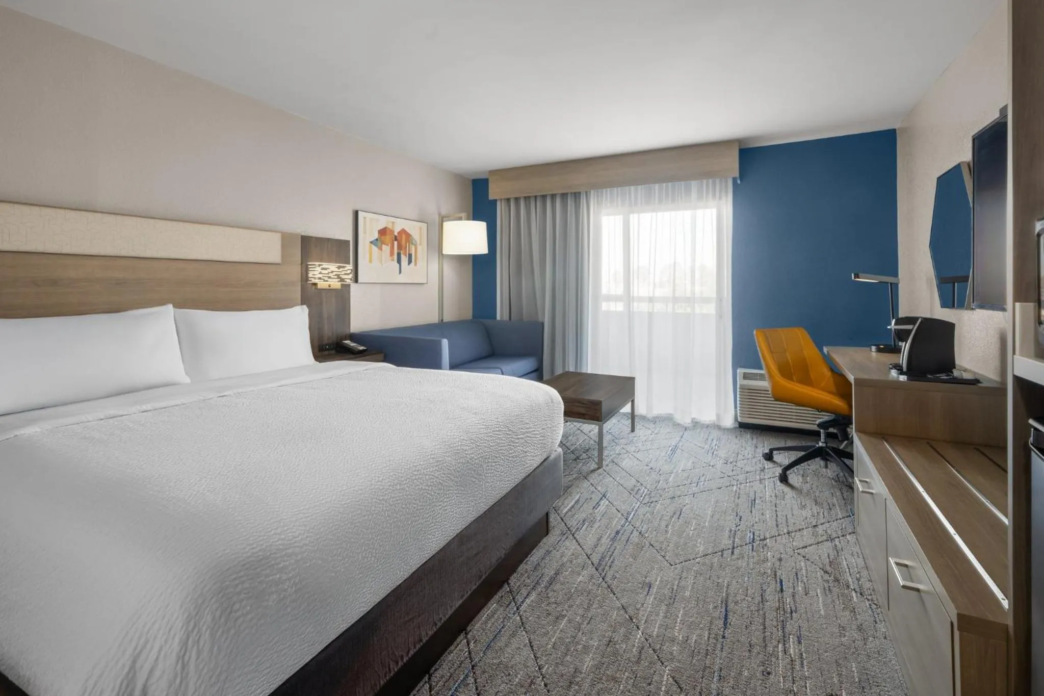 Photo of the whole room, Bed in Holiday Inn Express Tifton by IHG