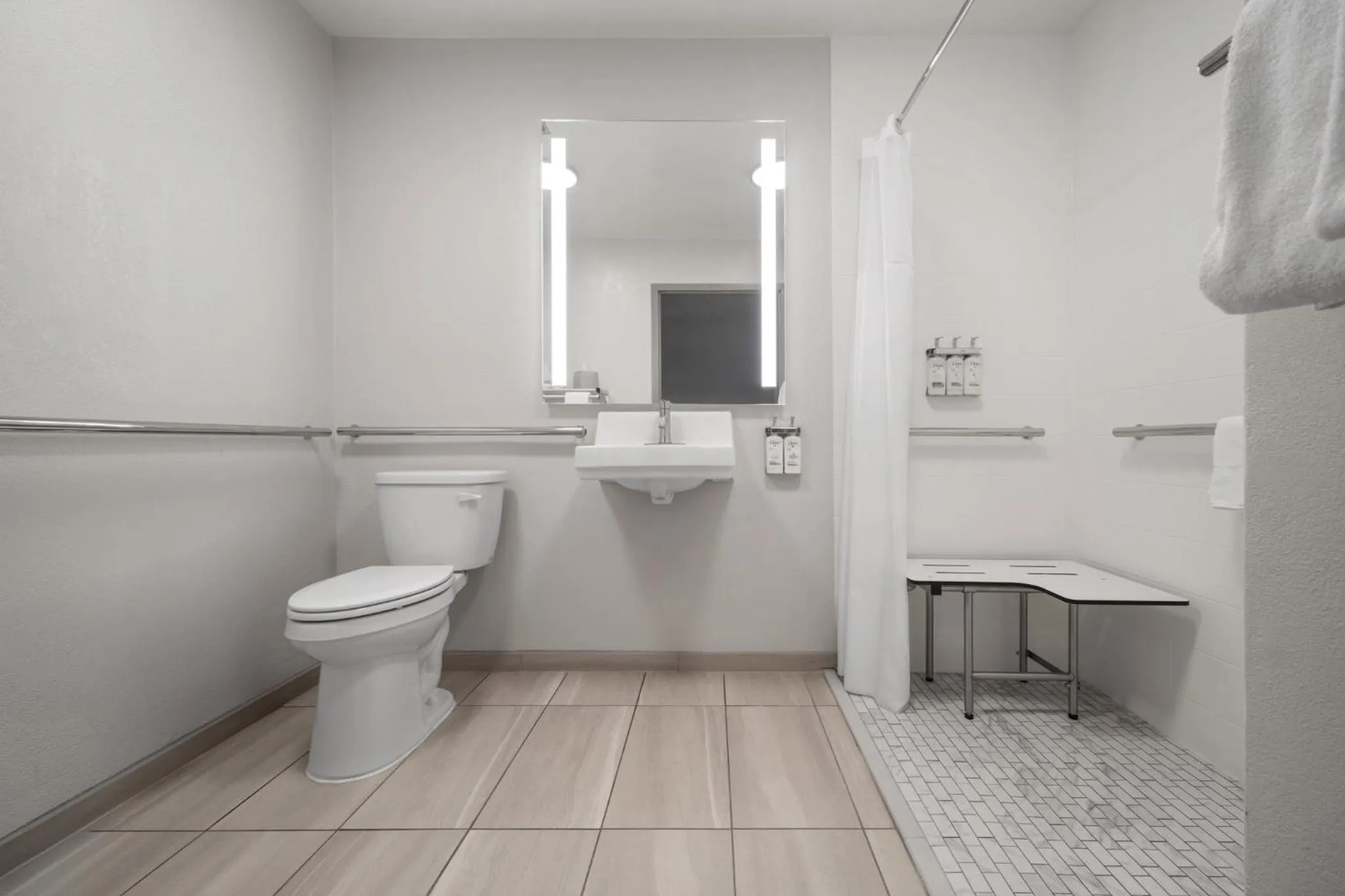 Photo of the whole room in Holiday Inn Express Tifton by IHG