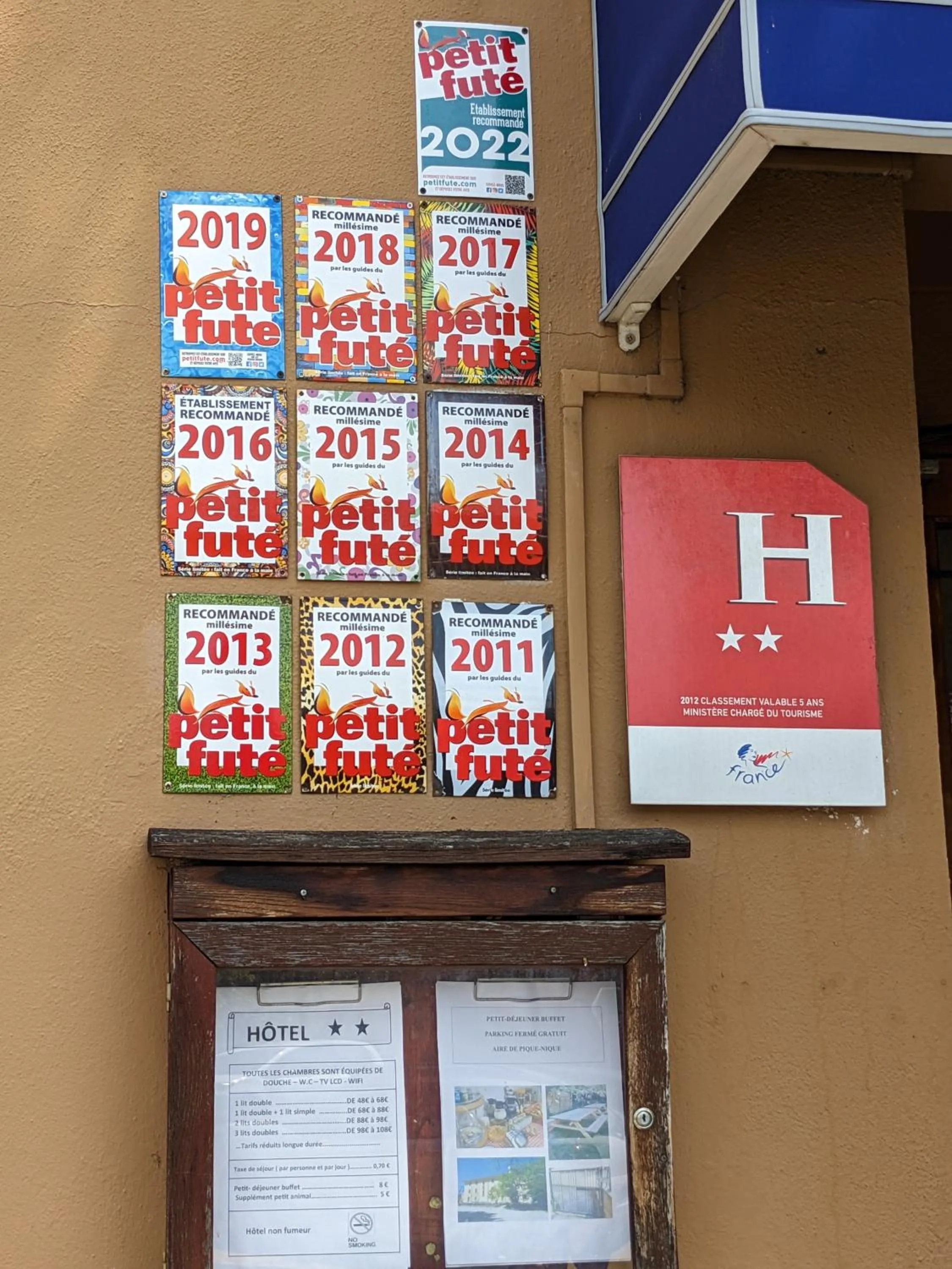Facade/entrance in Hotel des Voyageurs