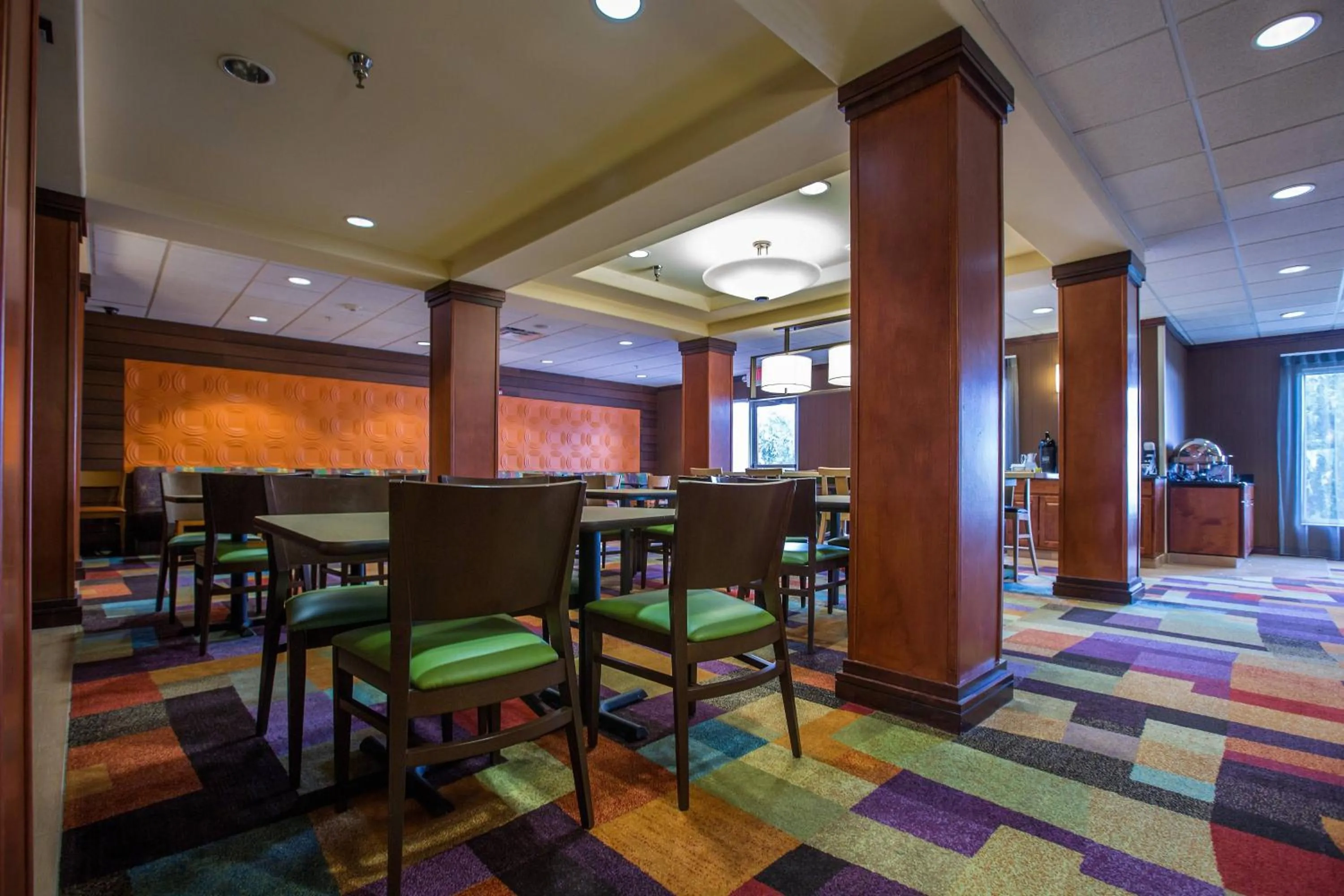 Restaurant/places to eat in Fairfield Inn & Suites Toledo North