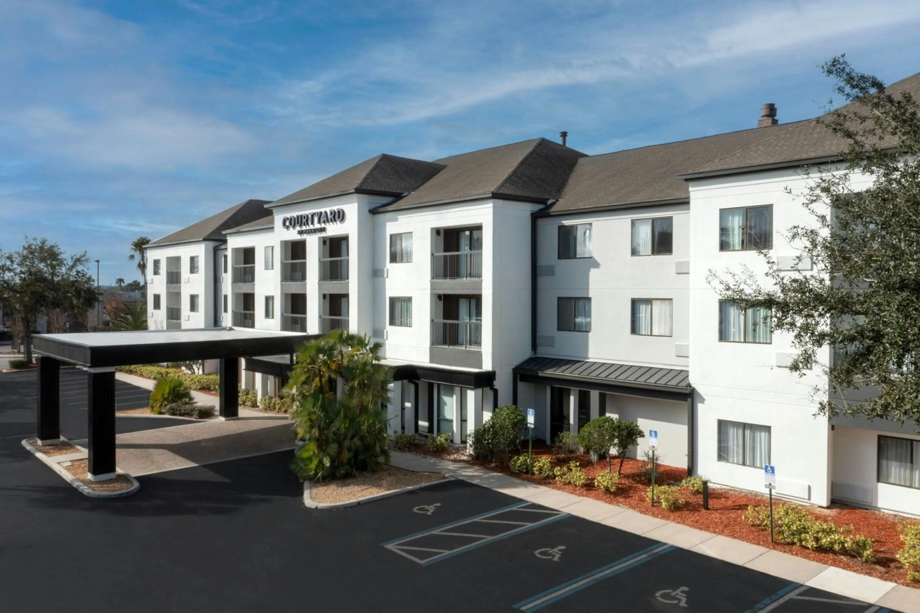 Property building in Courtyard by Marriott Lakeland