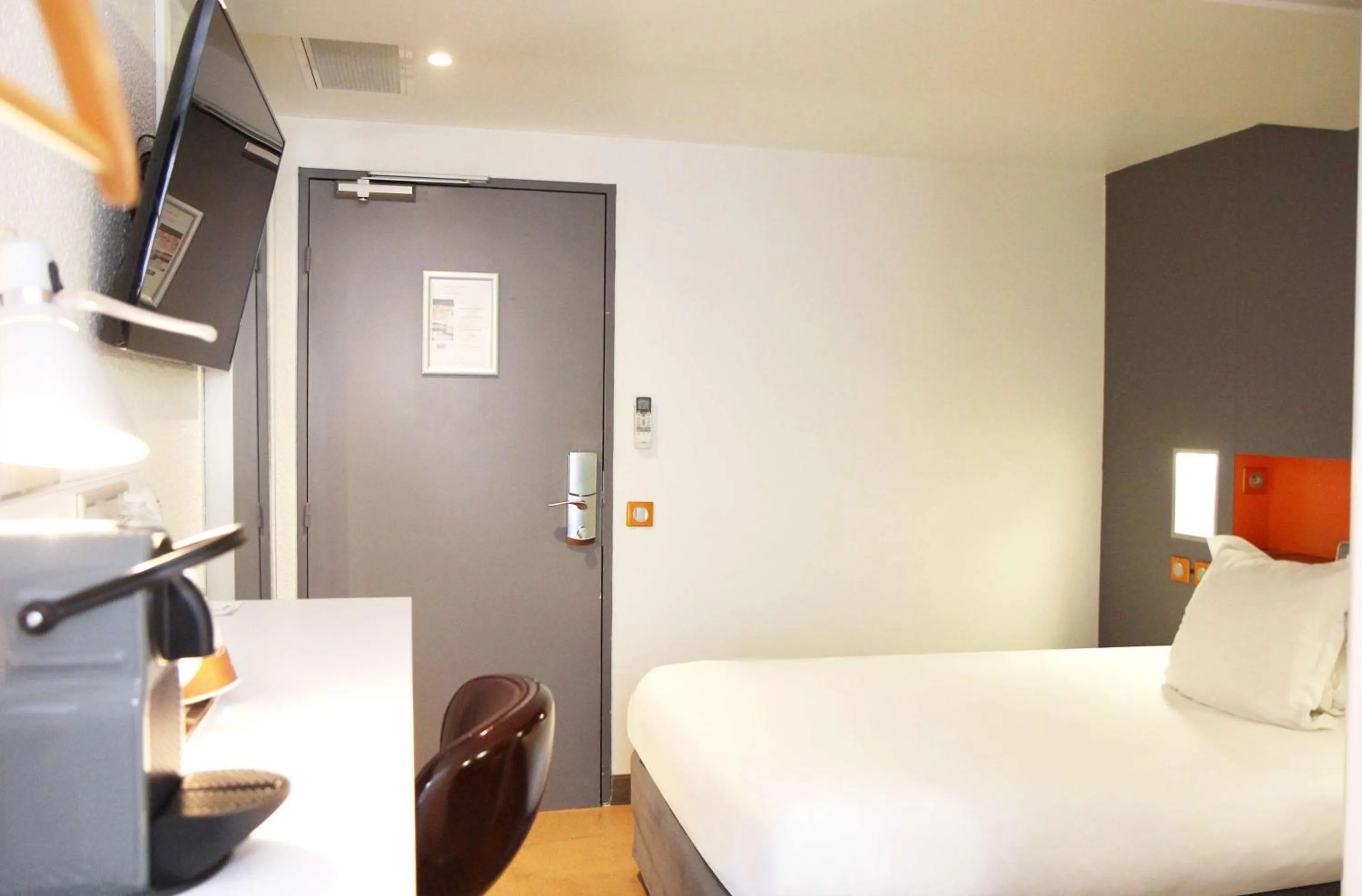 Bedroom, Bed in Hôtel Best Western The Wish Versailles