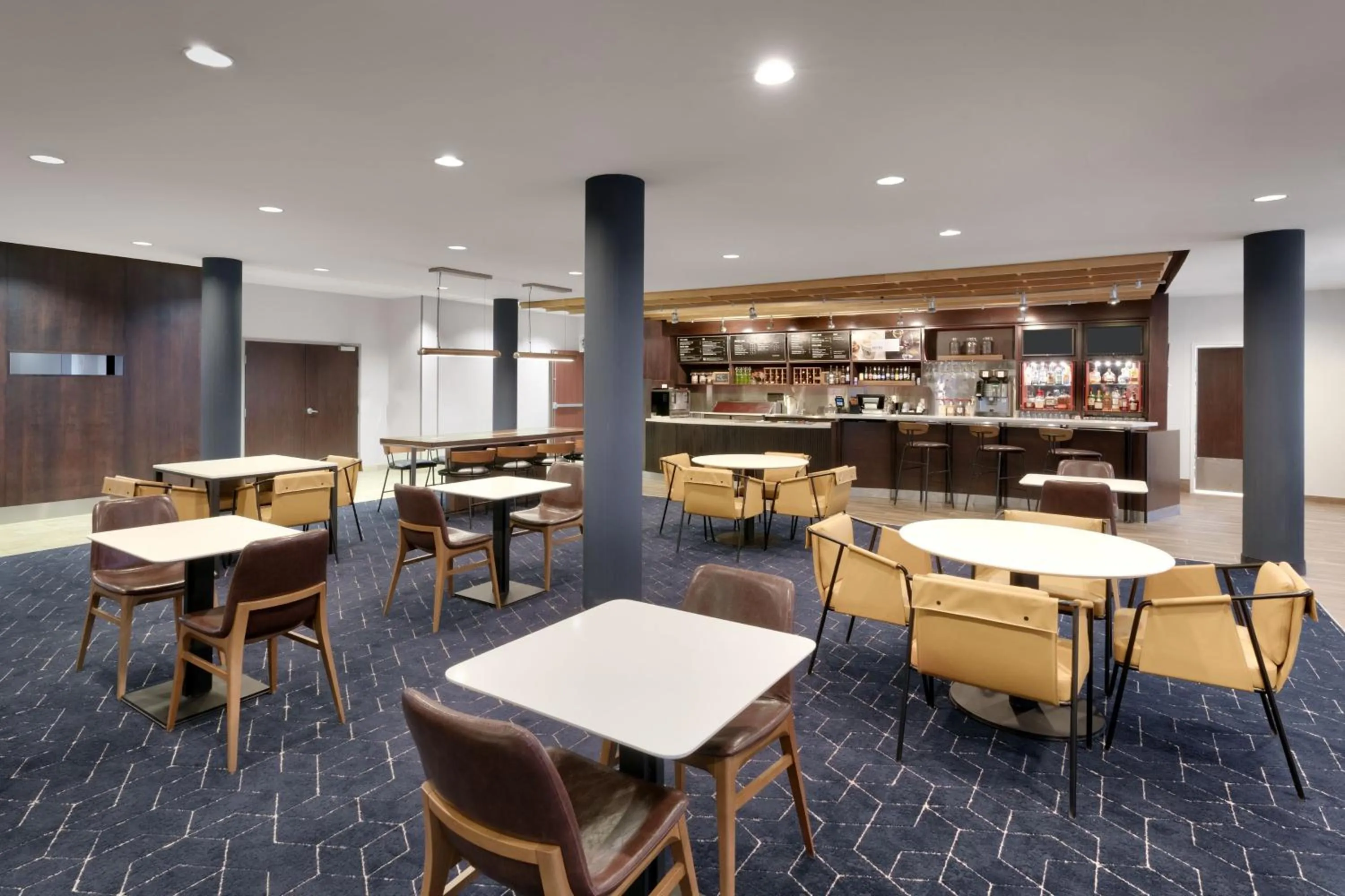 Restaurant/places to eat in Courtyard by Marriott Johnson City