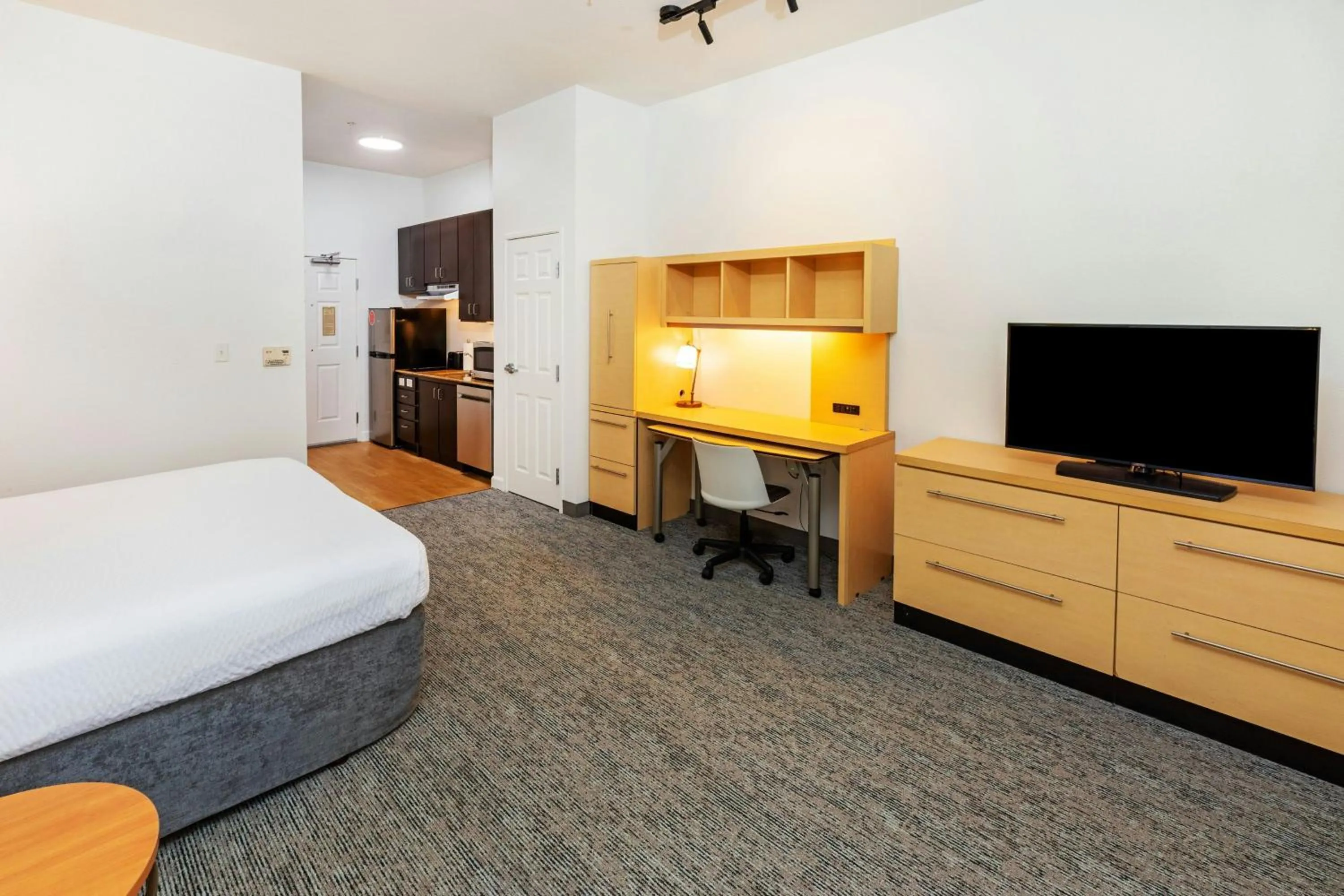 Photo of the whole room, Bed in TownePlace Suites by Marriott Tulsa Broken Arrow