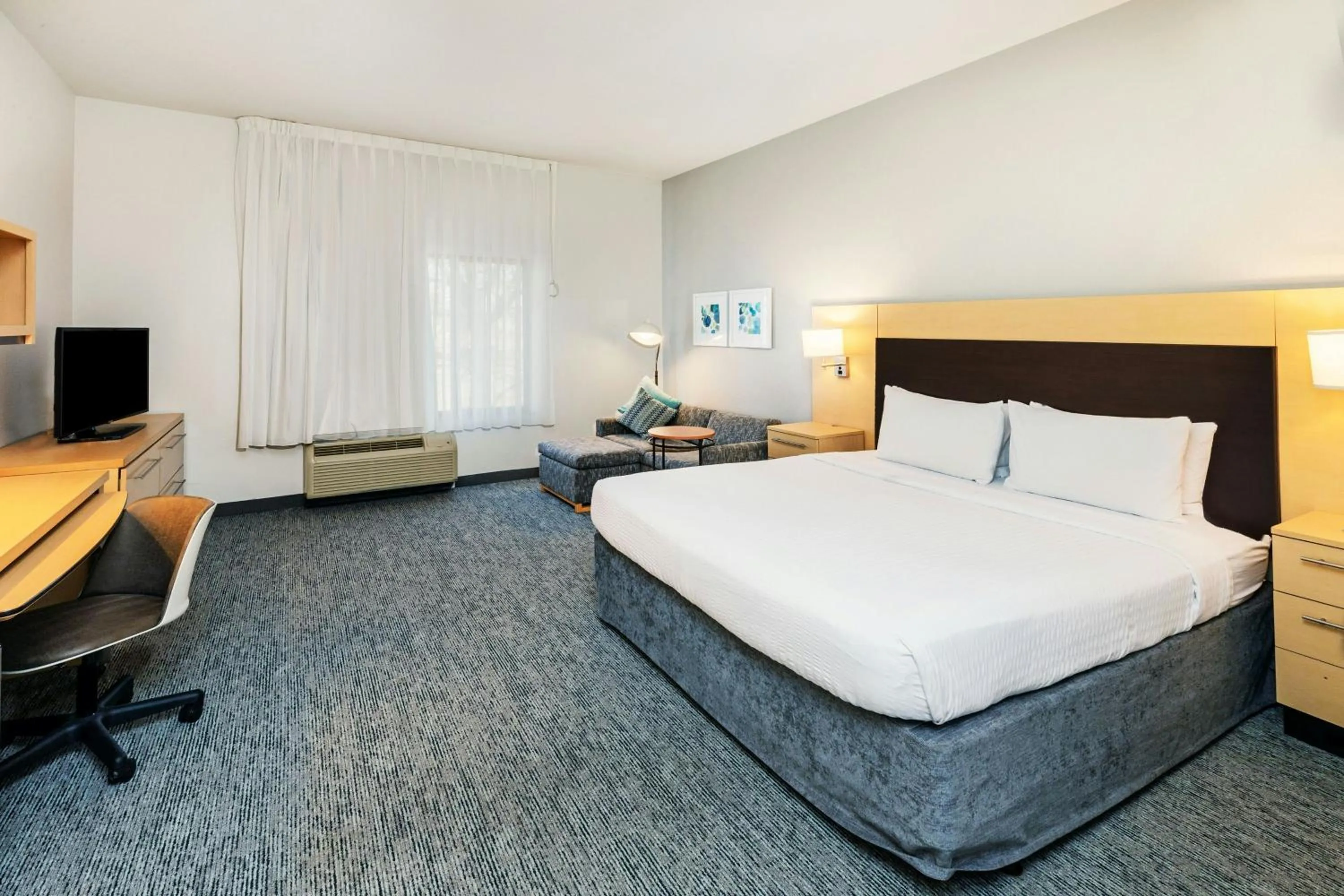 Photo of the whole room, Bed in TownePlace Suites by Marriott Tulsa Broken Arrow
