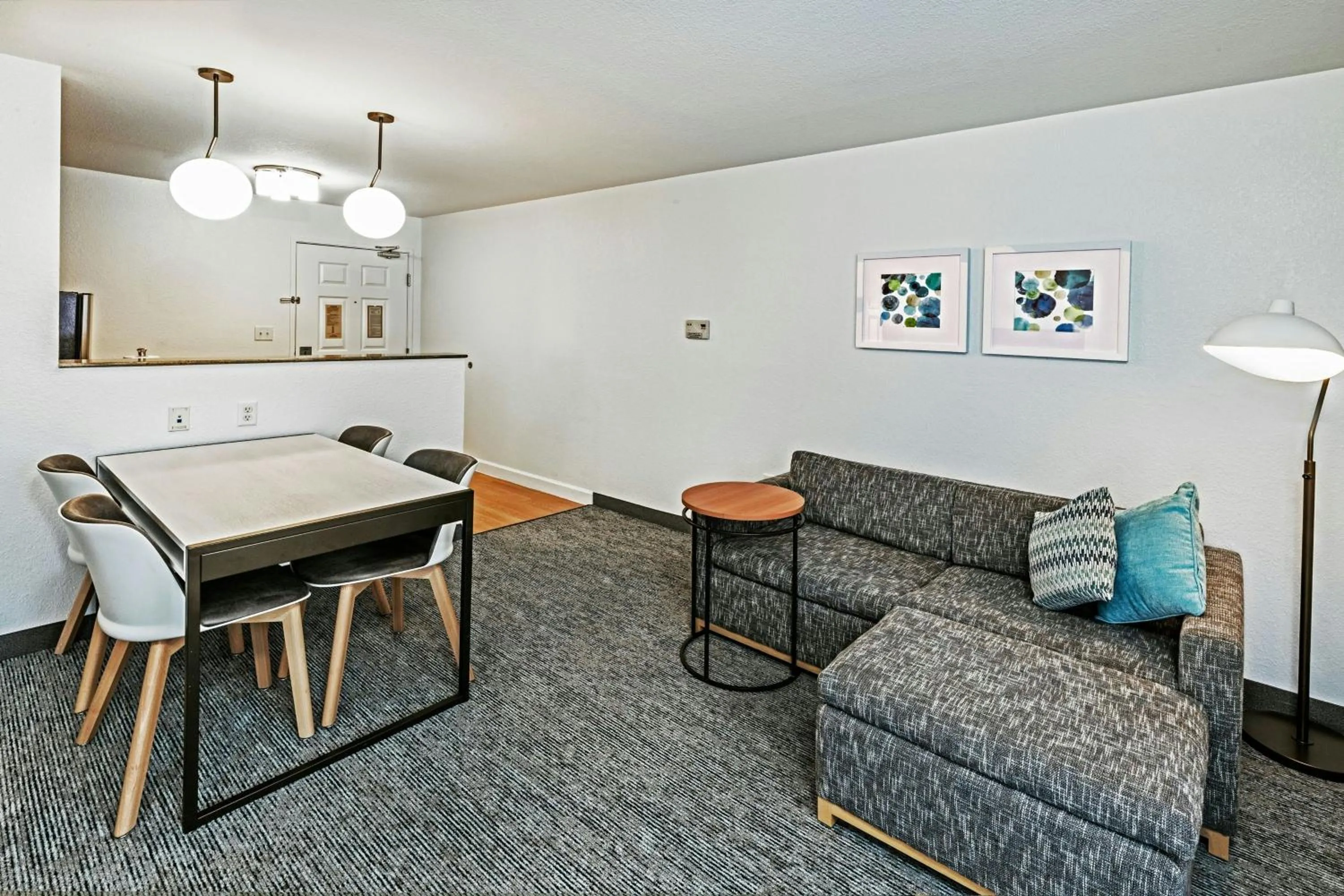 Living room in TownePlace Suites by Marriott Tulsa Broken Arrow