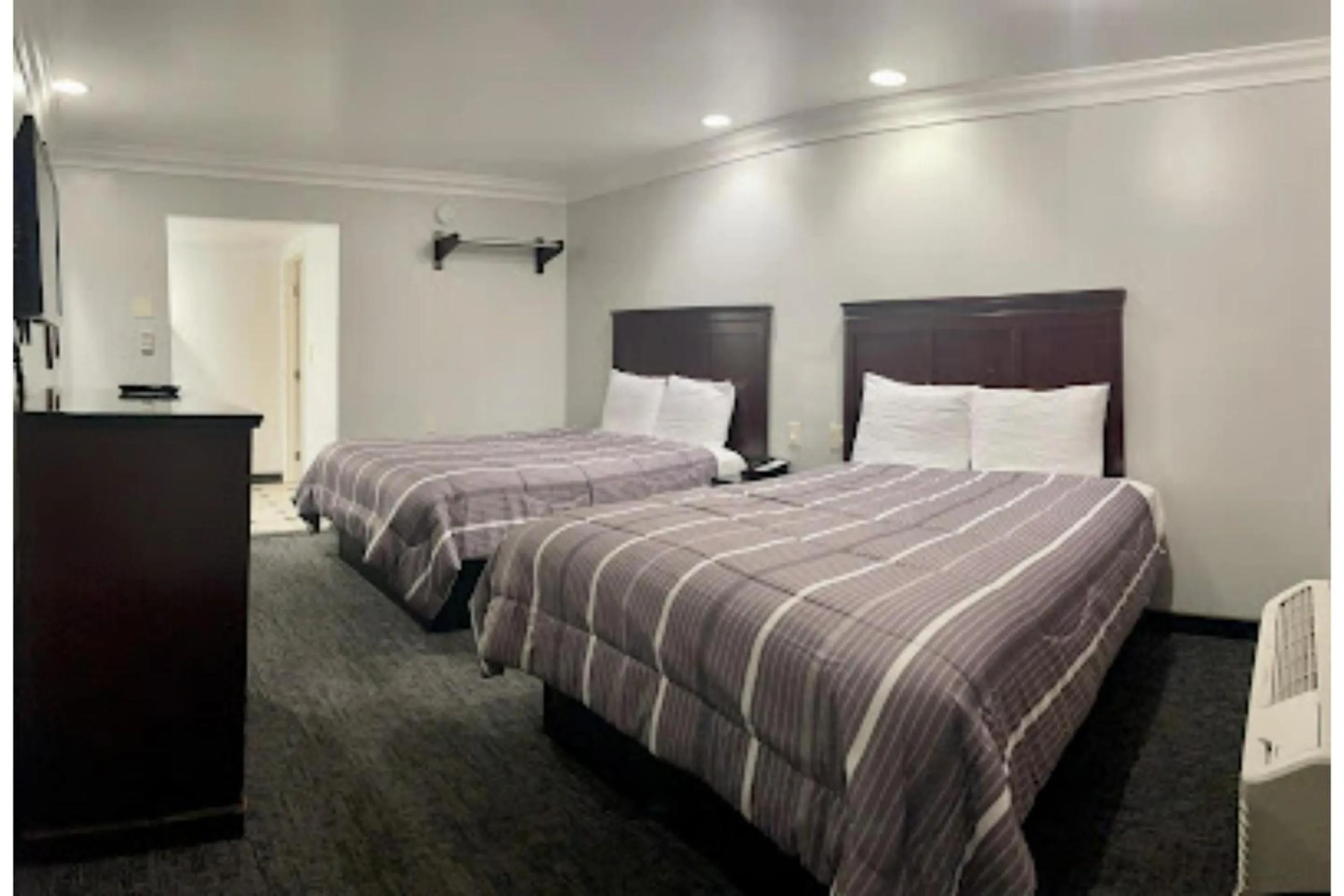 Bedroom, Bed in Capital City Inn Sacramento Convention Center CA