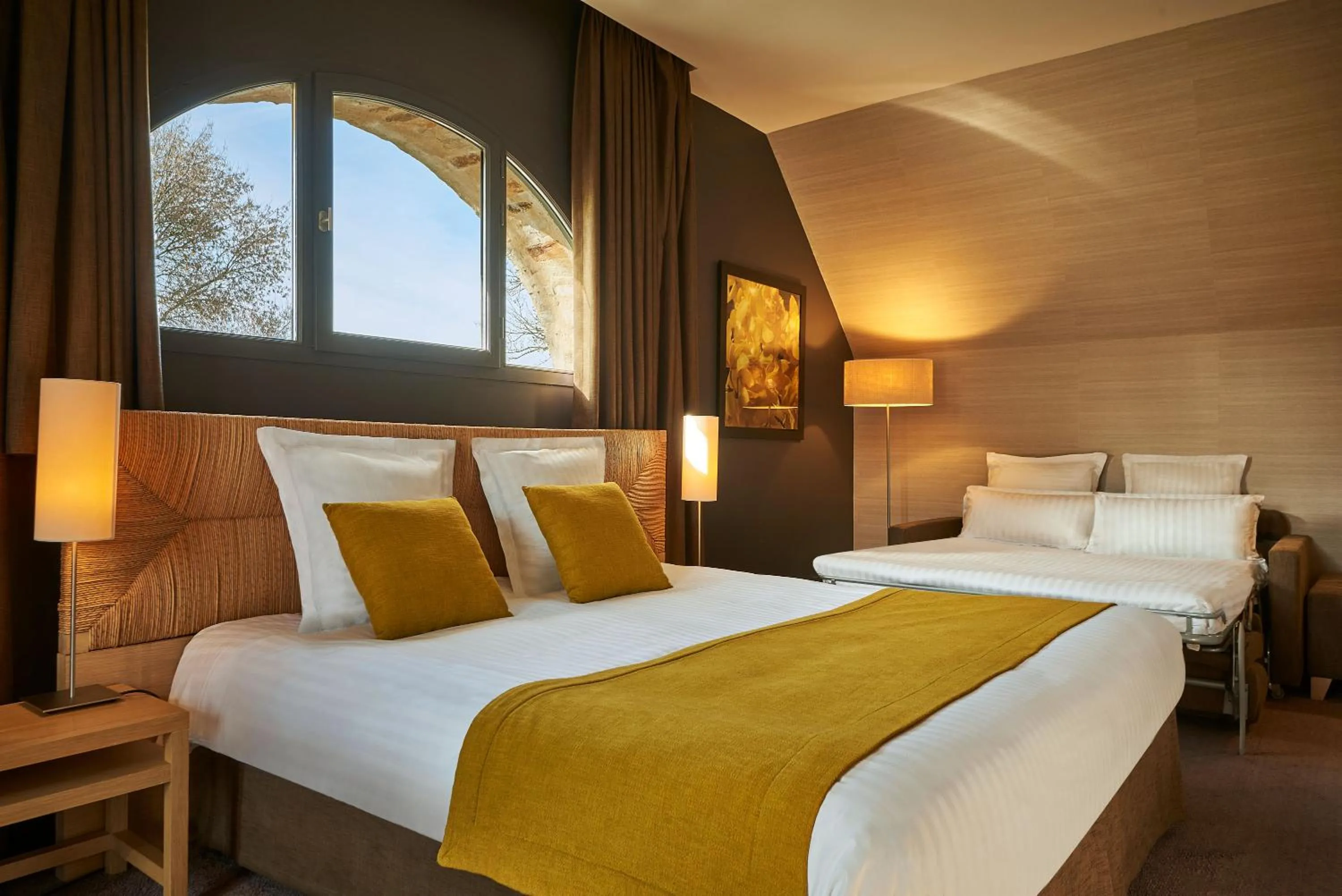 Bed in Château De Villiers-Le-Mahieu