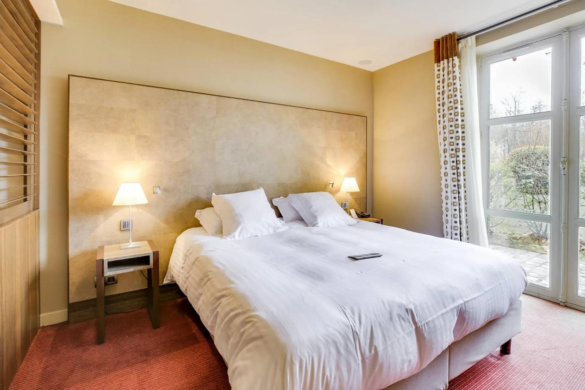 Bed in Château De Villiers-Le-Mahieu