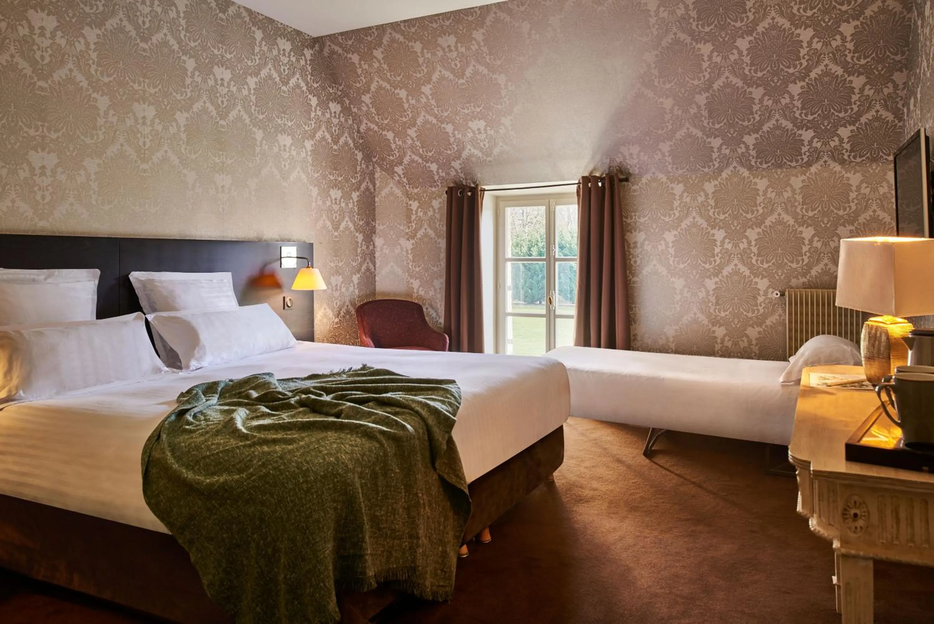 Bed in Château De Villiers-Le-Mahieu