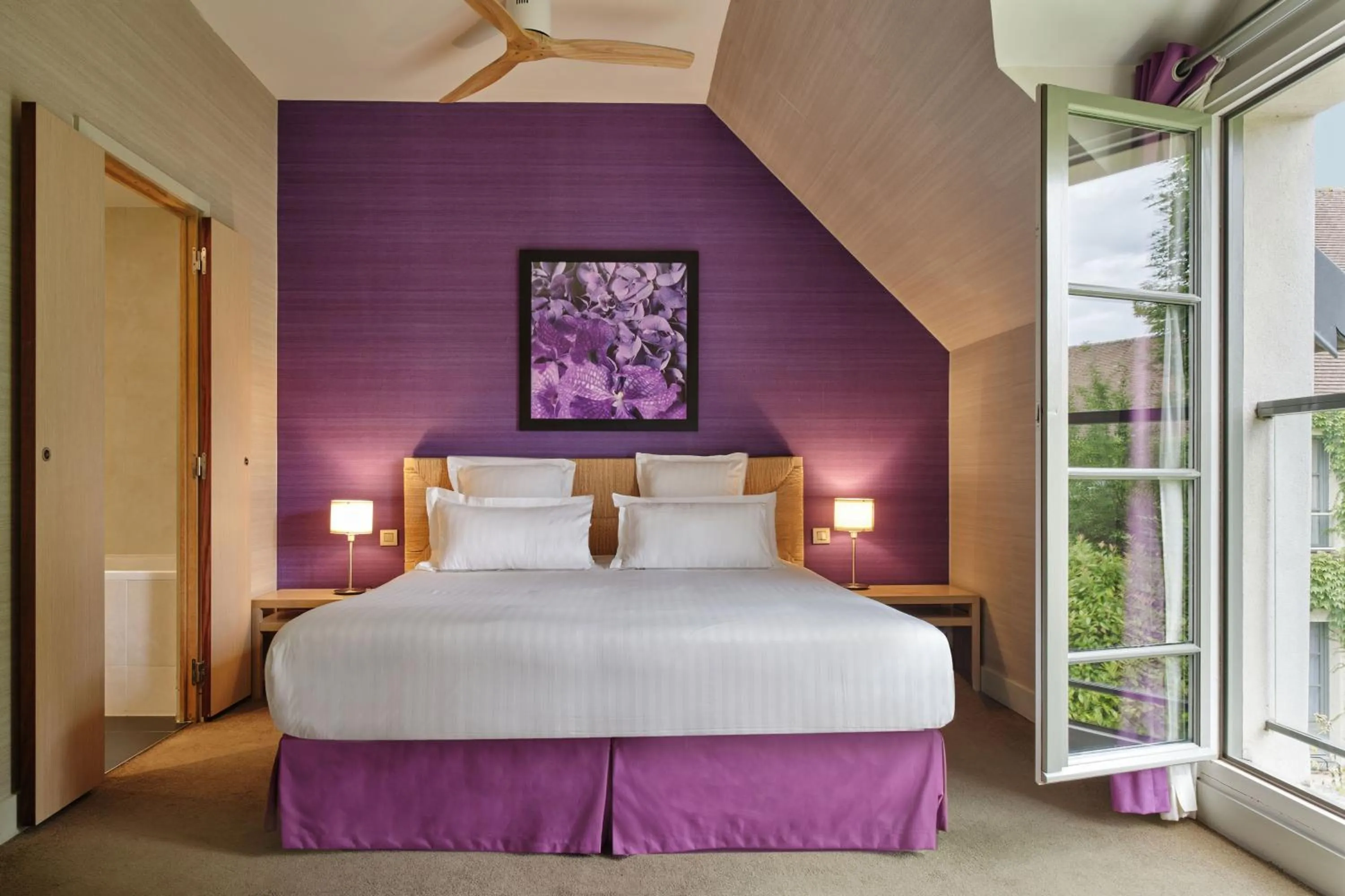 Bed in Château De Villiers-Le-Mahieu