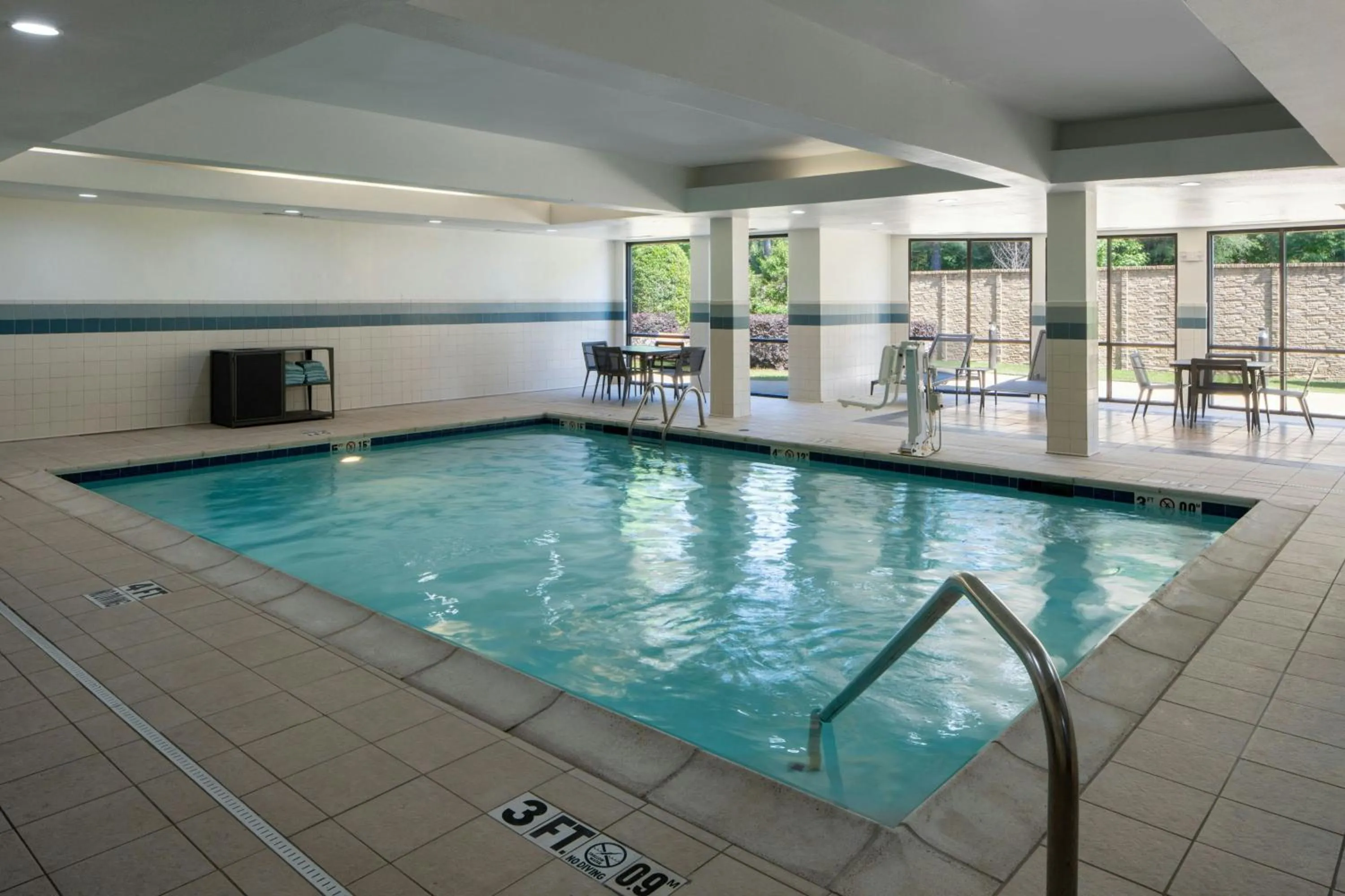 Swimming pool in Courtyard Texarkana