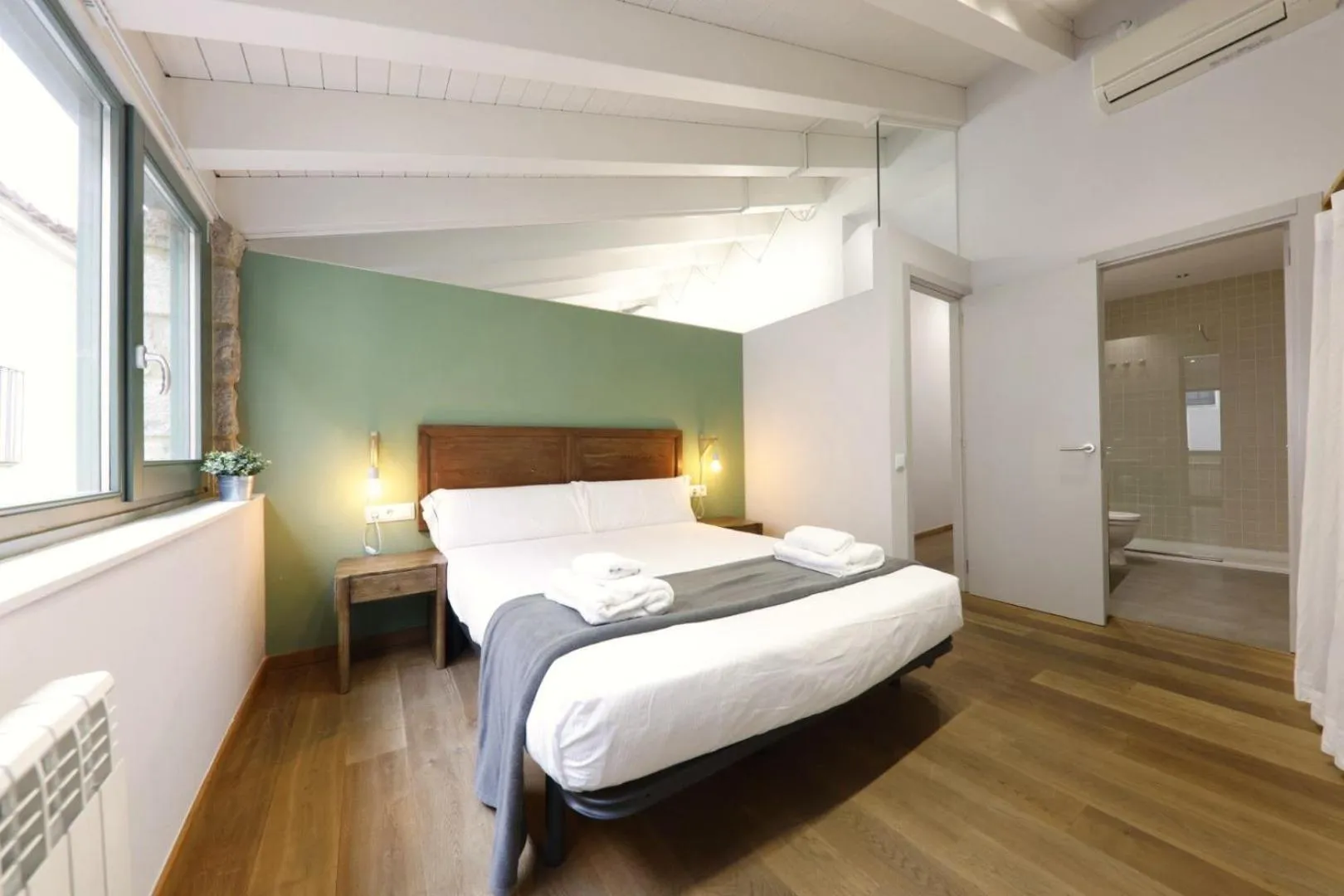 Bedroom, Bed in Bravissimo Força 17, Barri Vell apartments